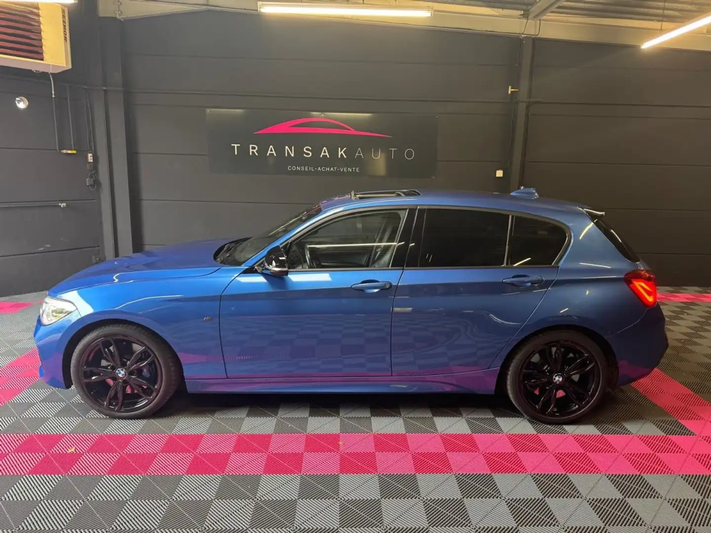 BMW 135 SERIE F20 LCI M135i xDrive 326 ch A / Silencieux M-Perf / Toit Ouvrant / Siege chauffant / Apple Carplay / Stage Blau - 2