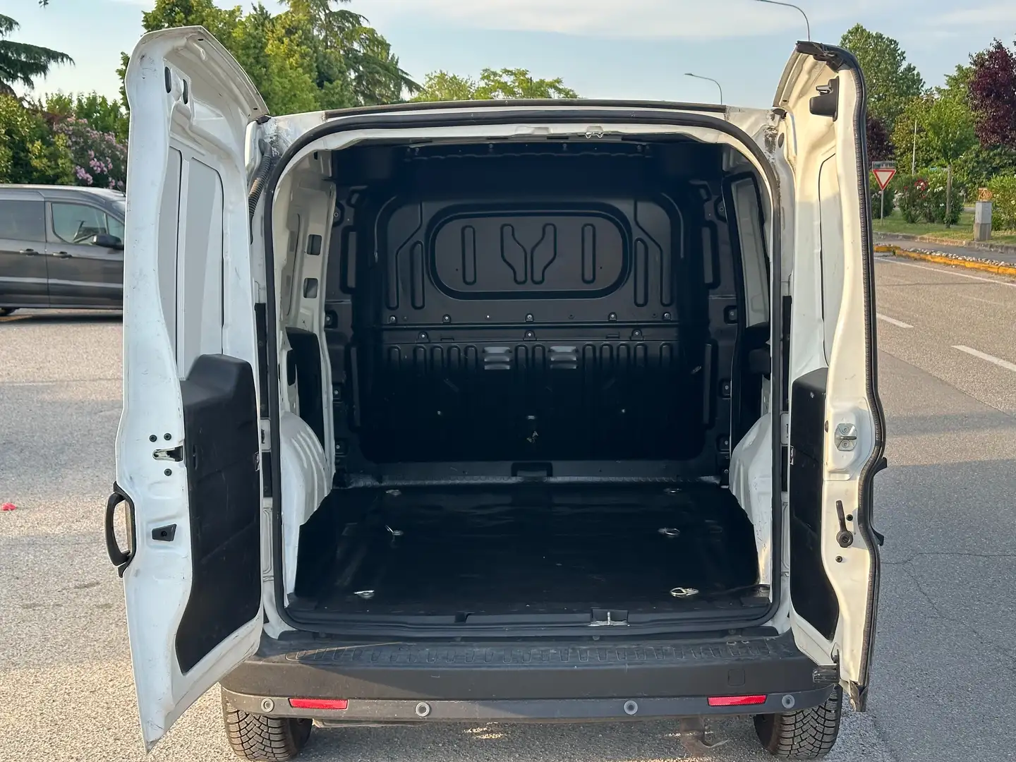 Fiat Doblo 1.6 Mjet 105cv E6D-f Weiß - 2