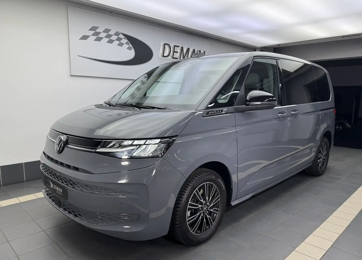 Volkswagen T7 Multivan Multivan 2.0TSI  DSG * Toit Pano * 7 pl * Att. rem Grijs - 1