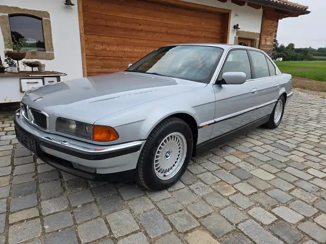 BMW 750 i  Xenon H-Kennzeichen Oldtimer Top Zustand