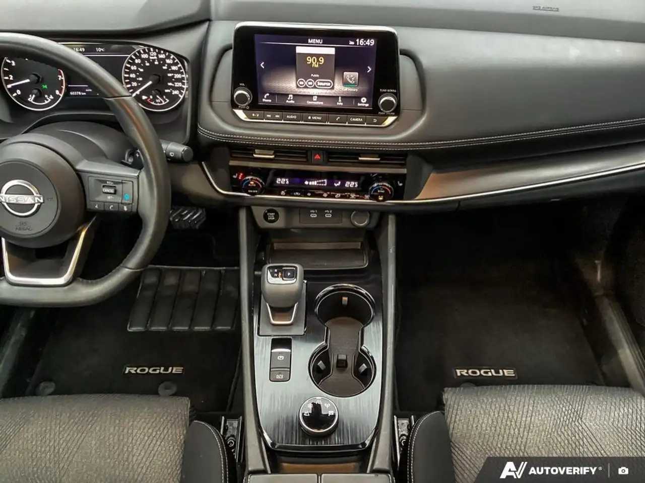 Nissan Rogue снимка Nissan Rogue