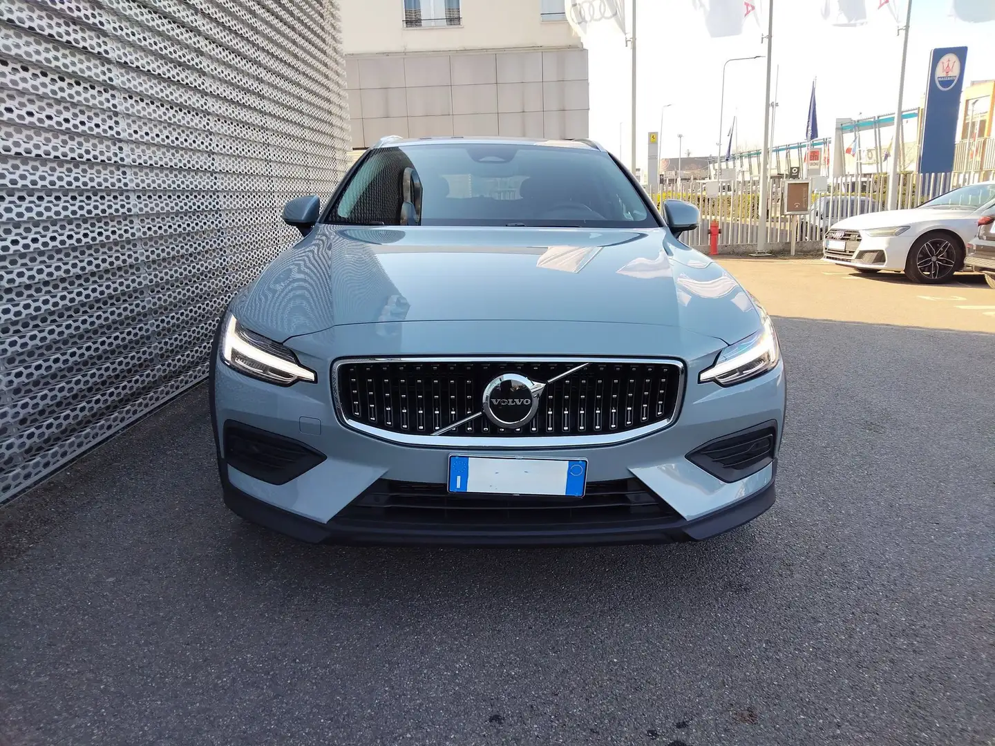 Volvo V60 Cross Country B4 (d) AWD automatico Plus Šedá - 2