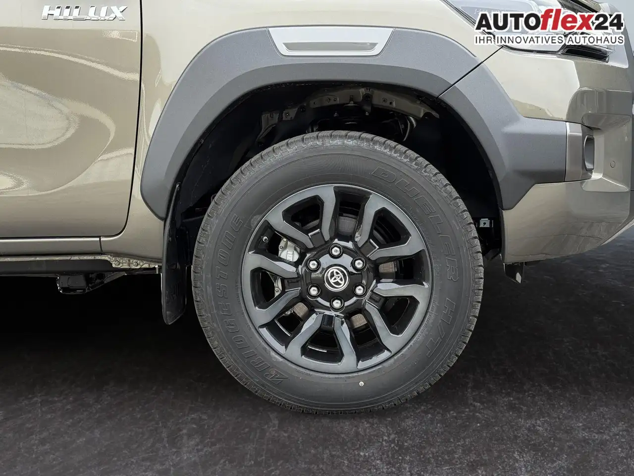 Toyota Hilux INVINCIBLE Double Cab 2.8 D-4D 4x4 Leder 360° J... 9