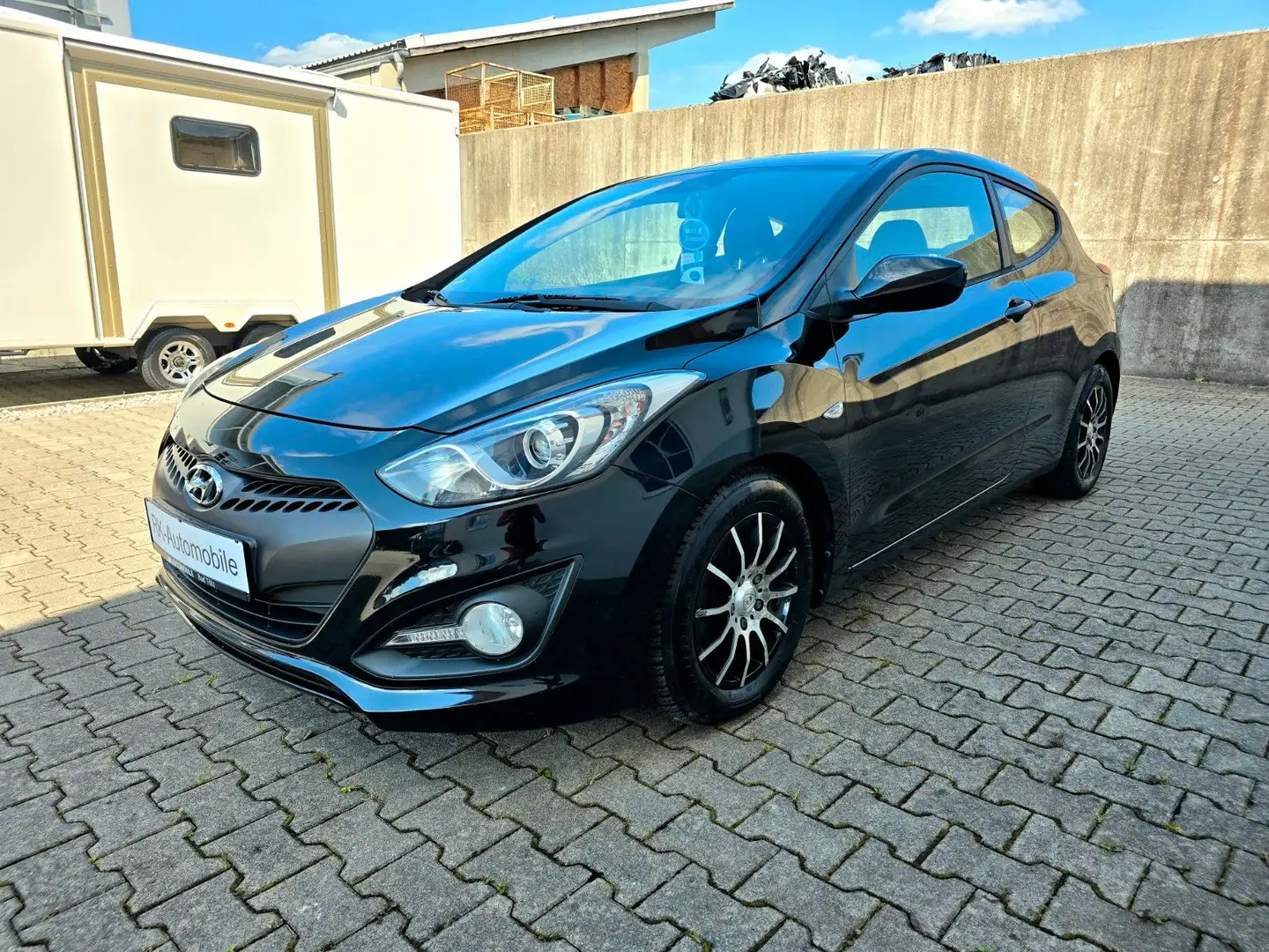 Hyundai i30 1.4 CRDI Classic Schwarz - 1