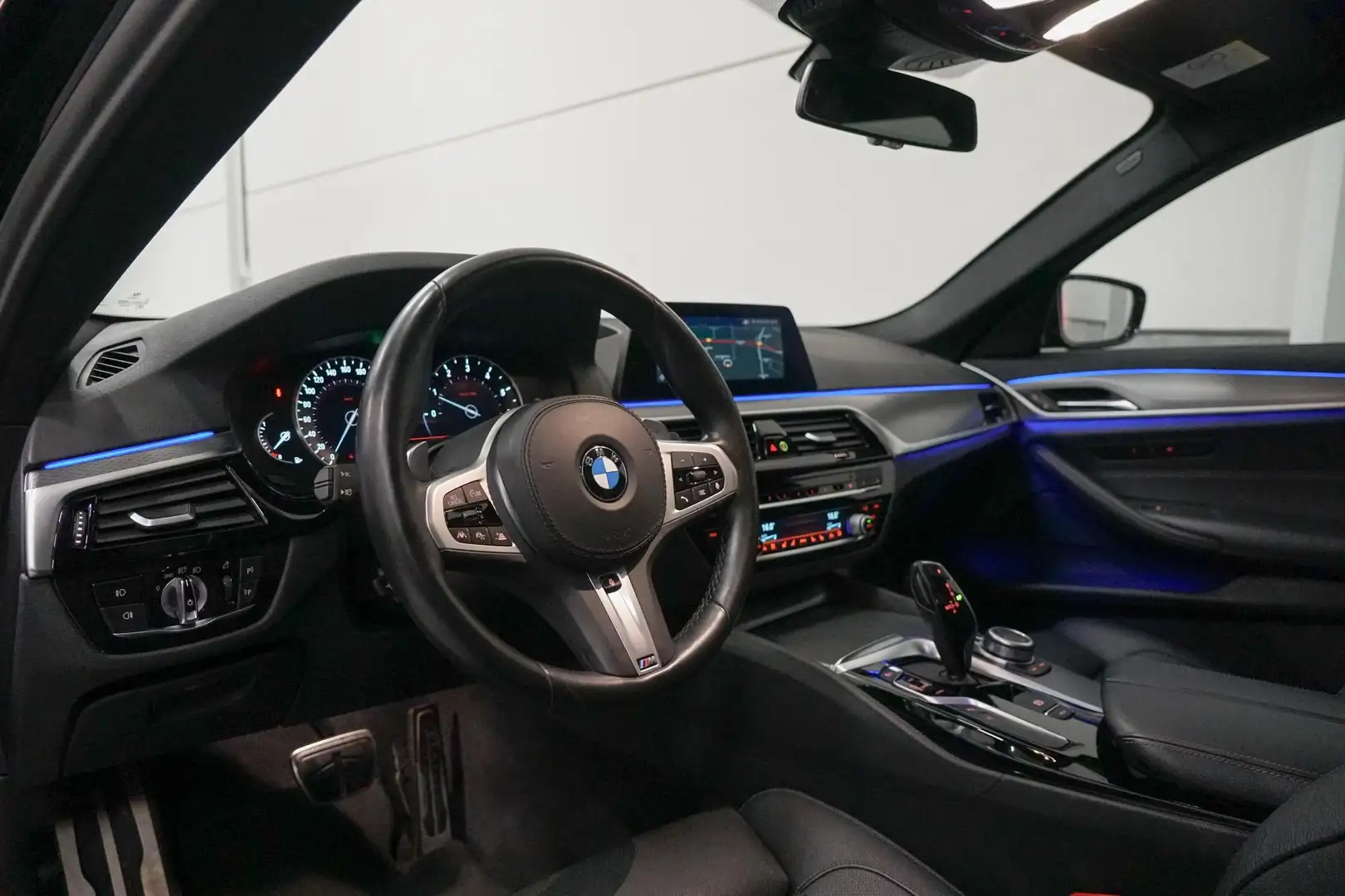 BMW 520 5-serie Touring 520i M-Sport | Panoramadak | Stoel Noir - 2