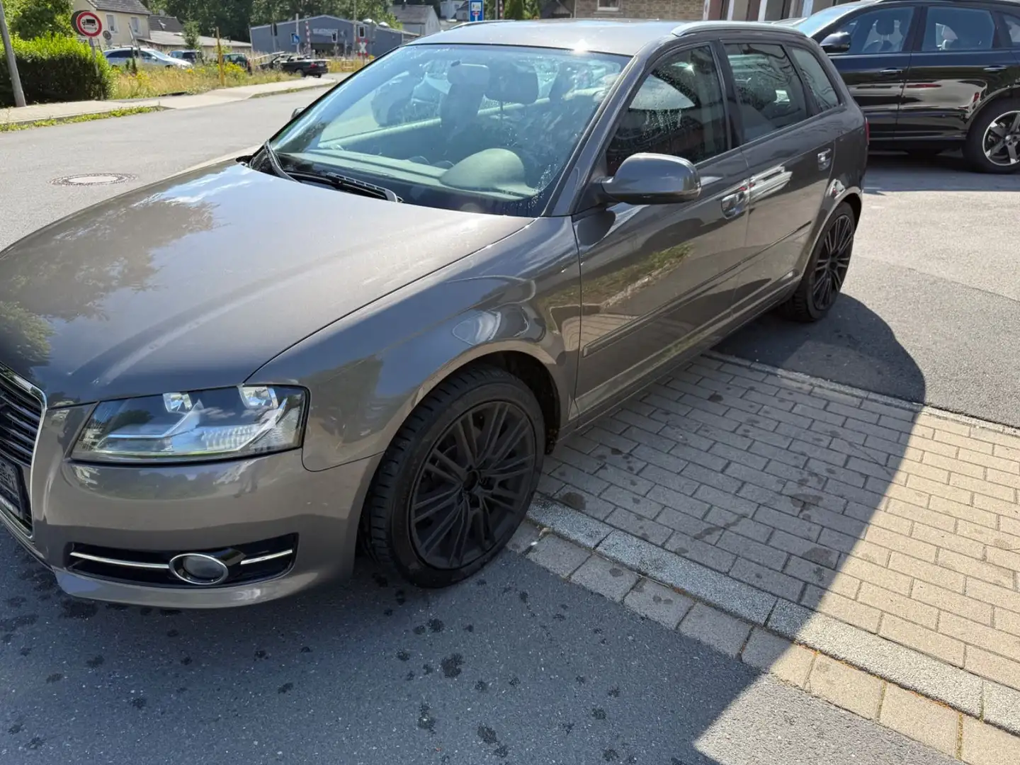 Audi A3 Sportback 1.6 TDI Attraction Klima,PDC,SHZ Grau - 1