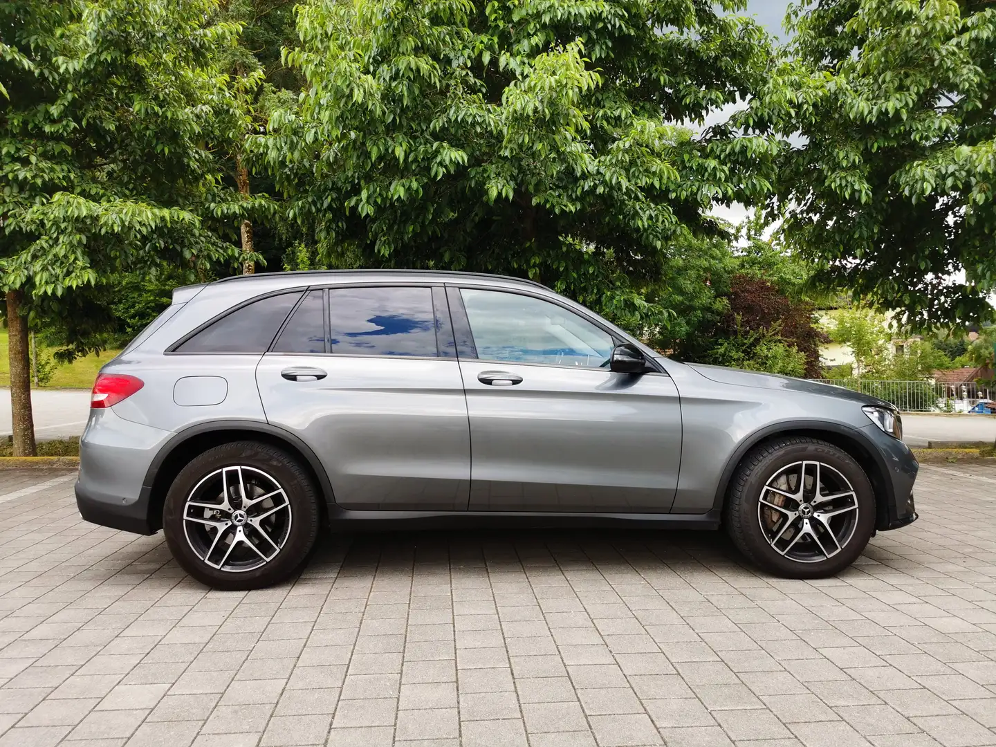 Mercedes-Benz GLC 220 GLC 220d 4MATIC Aut. Grau - 2