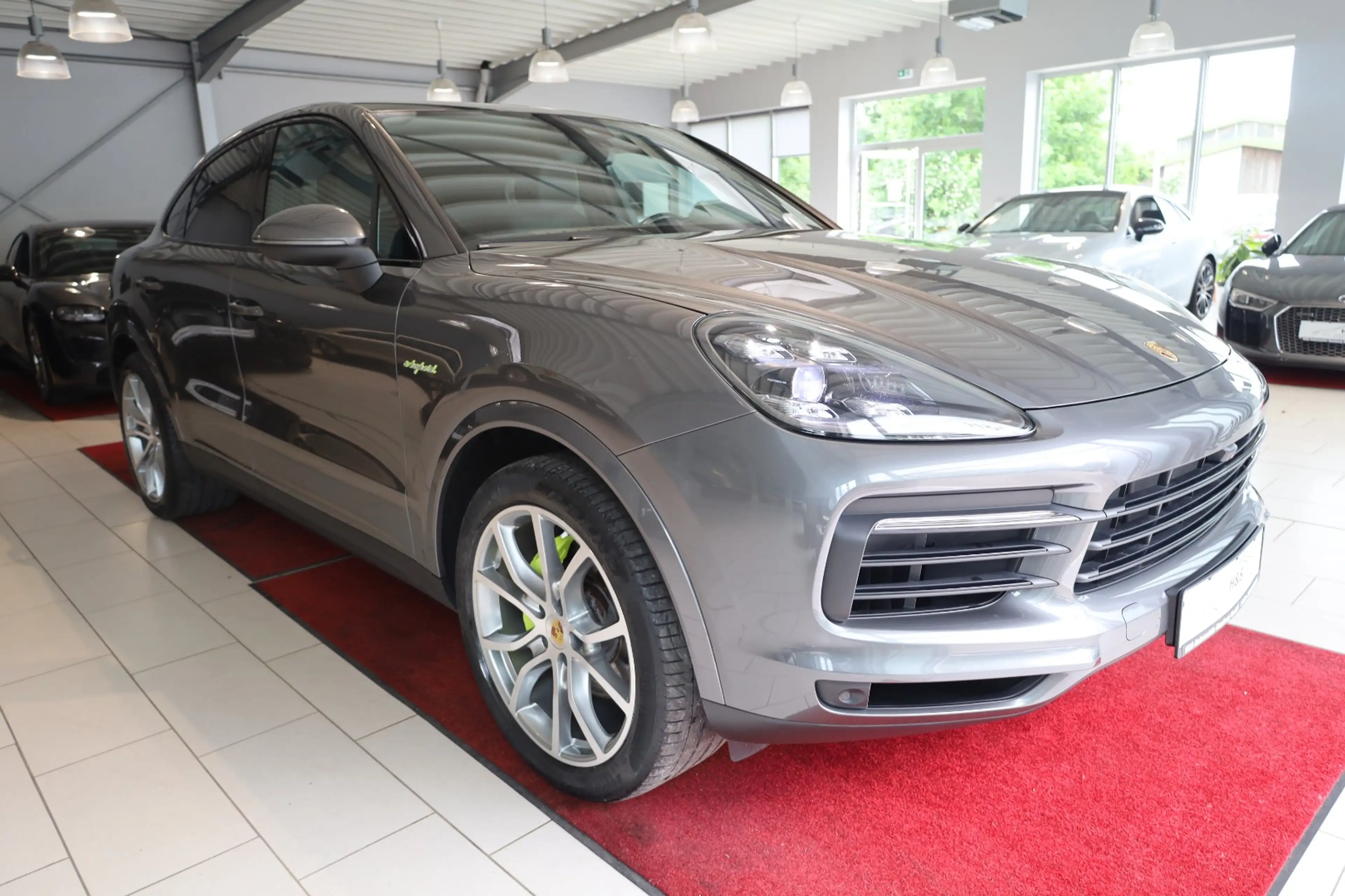 Porsche Cayenne Coupe E-Hybrid Panorama — photo 9