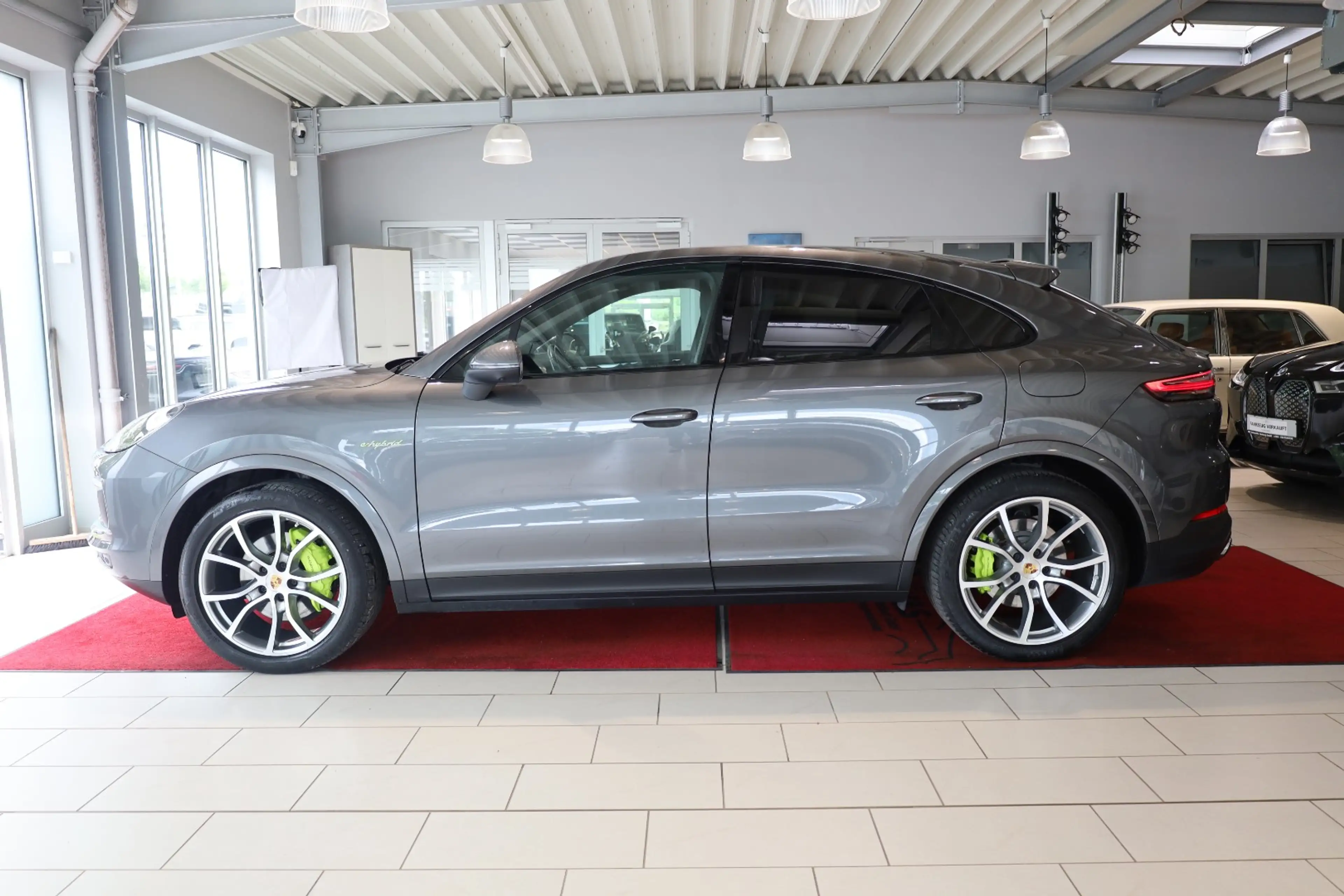 Porsche Cayenne Coupe E-Hybrid Panorama — photo 2