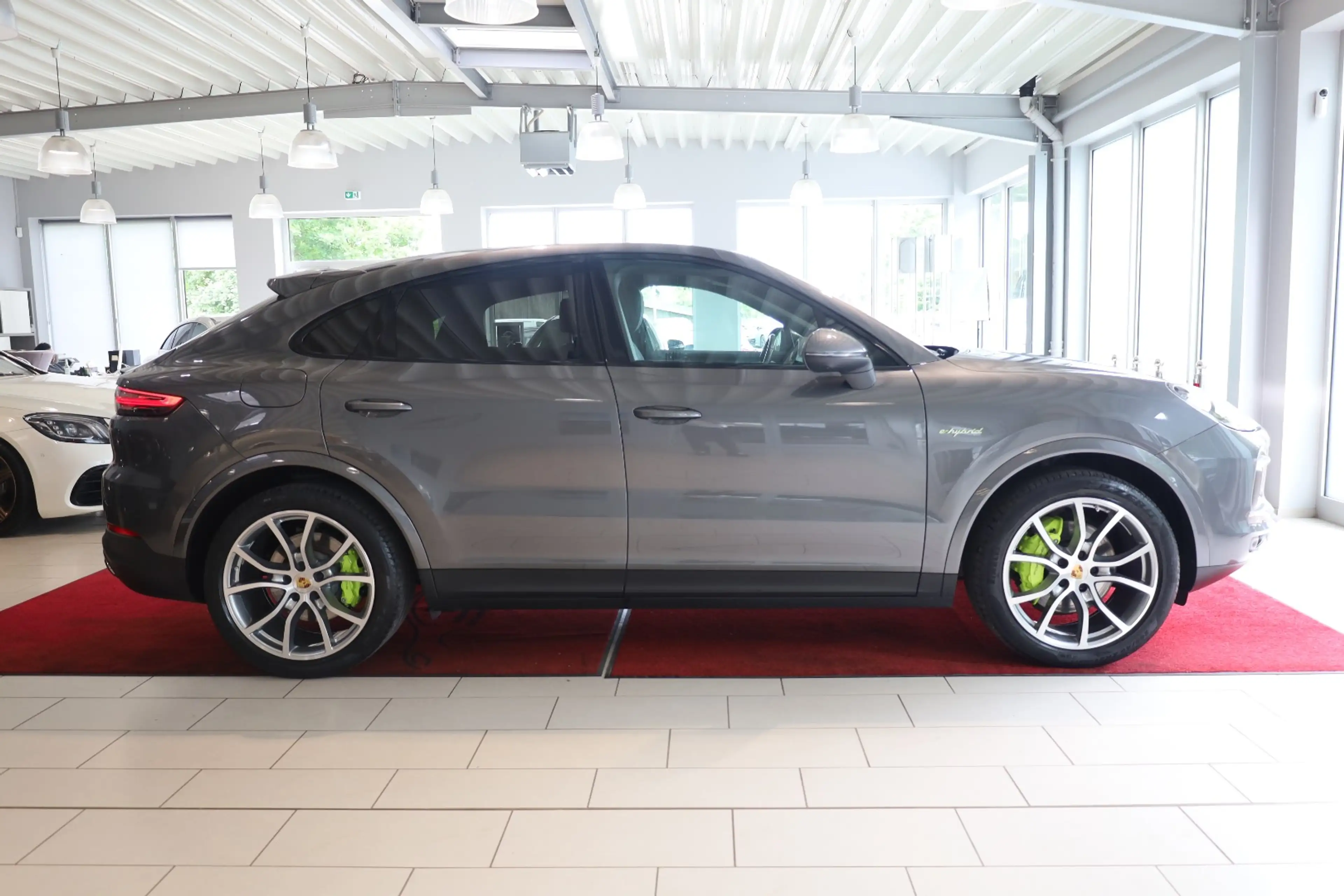 Porsche Cayenne Coupe E-Hybrid Panorama — photo 8