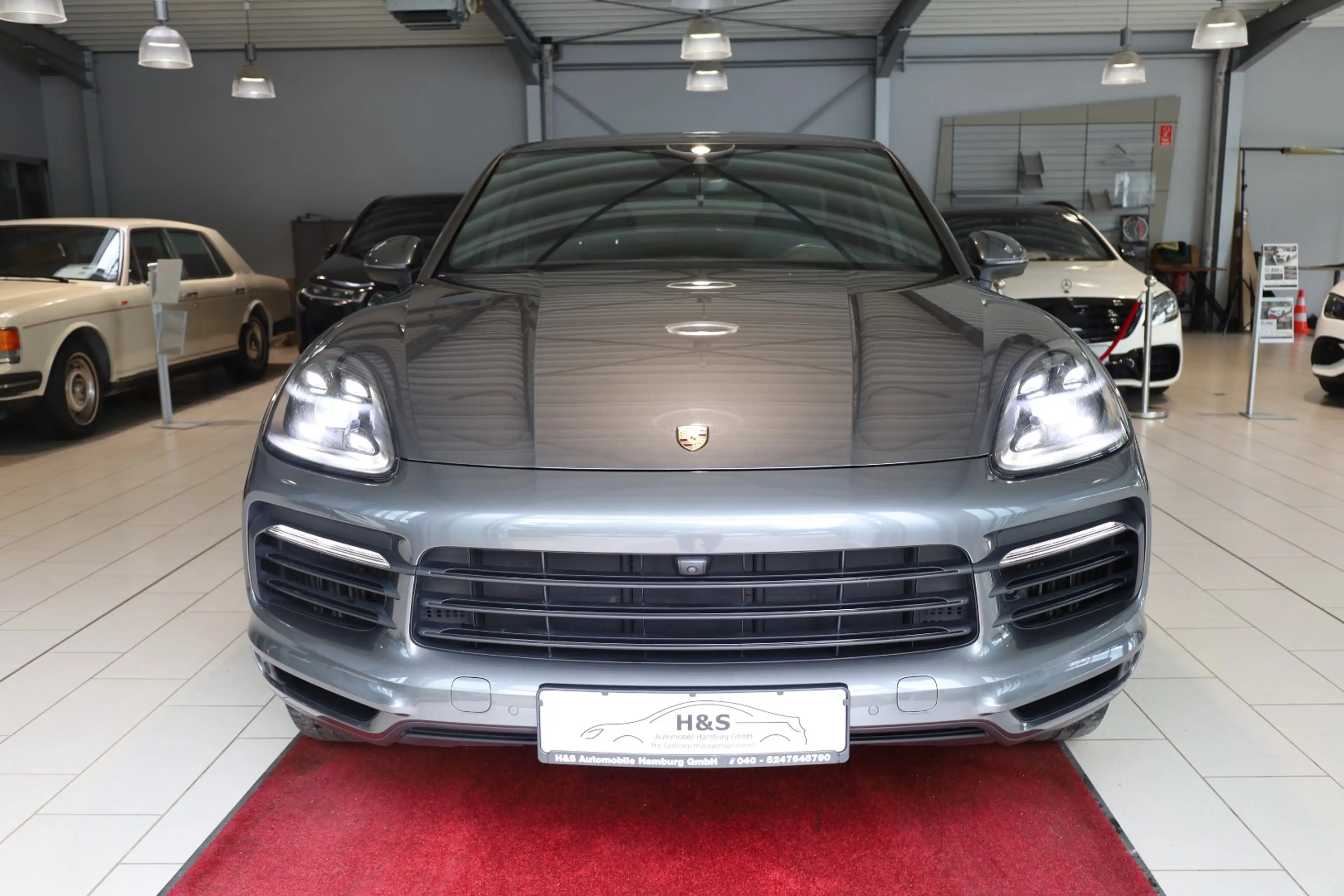 Porsche Cayenne Coupe E-Hybrid Panorama — photo 10