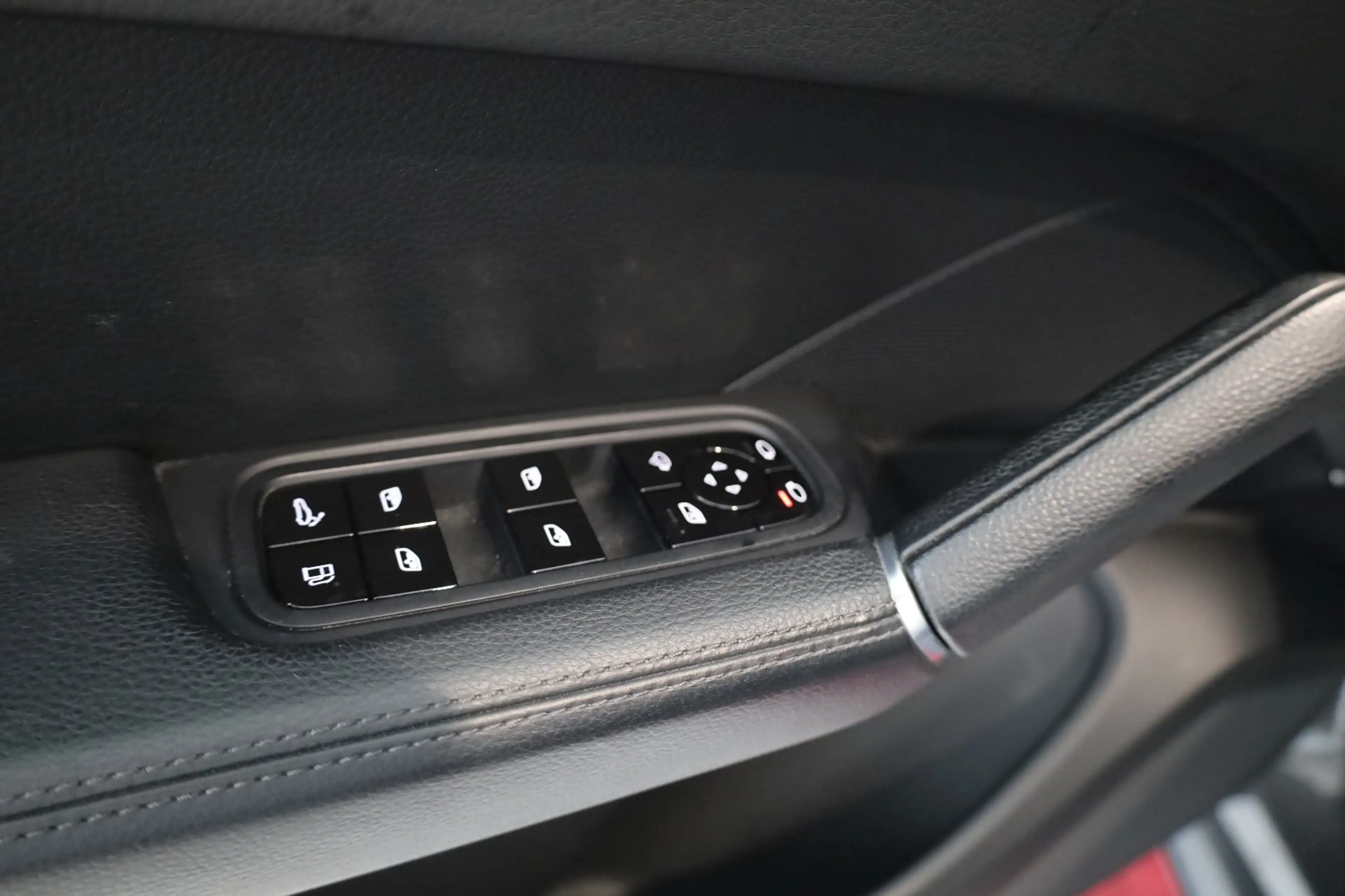 Porsche Cayenne Coupe E-Hybrid Panorama — photo 13