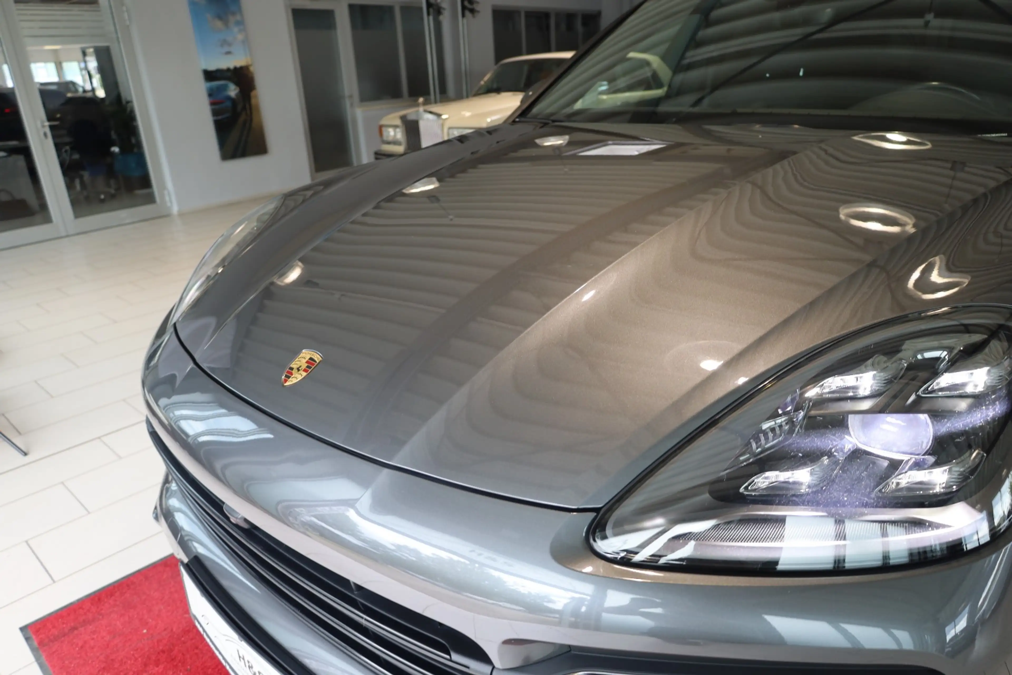 Porsche Cayenne Coupe E-Hybrid Panorama — photo 11