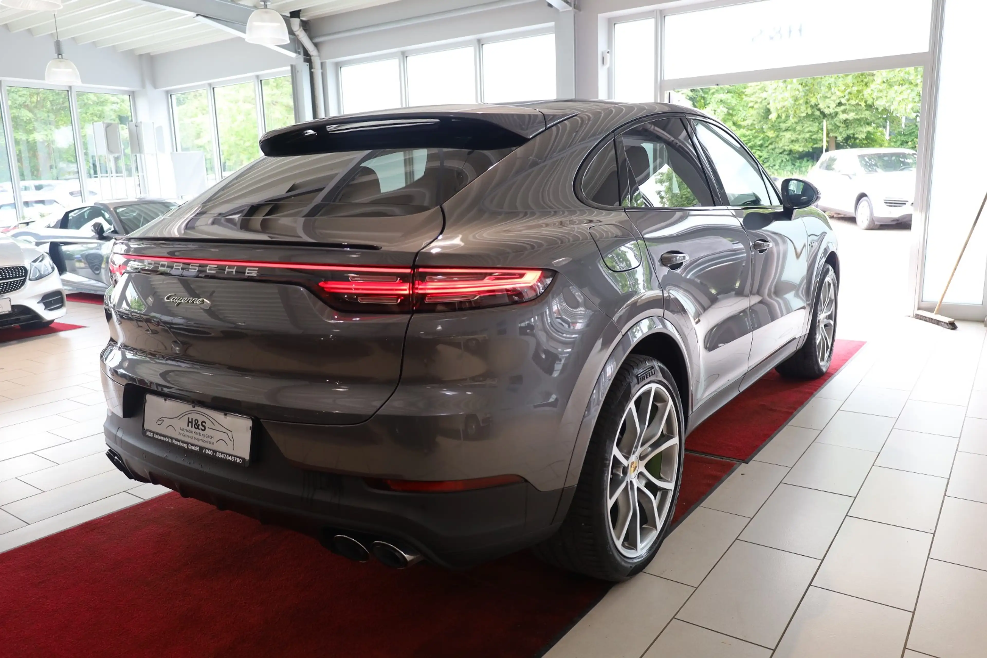 Porsche Cayenne Coupe E-Hybrid Panorama — photo 7