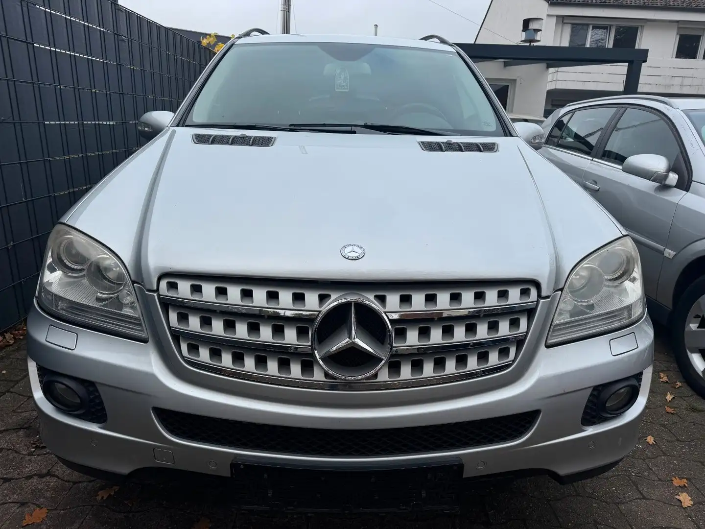 Mercedes-Benz ML 350 Leder,Navi,AHK,SD,Flüssiggas,TÜV09/26 Silber - 2