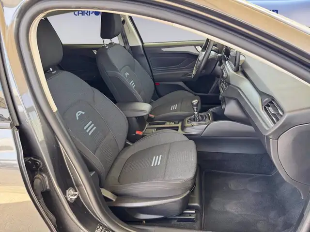 Ford Focus view 15