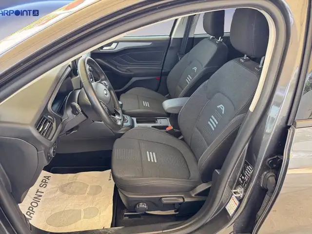 Ford Focus view 9