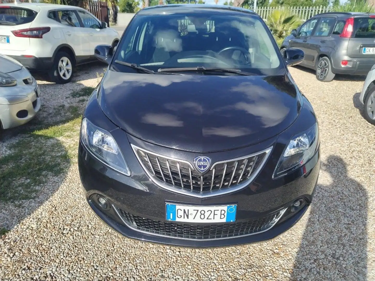Lancia Ypsilon 1.0 FireFly 5 porte S&S Hybrid Gold Nero - 1