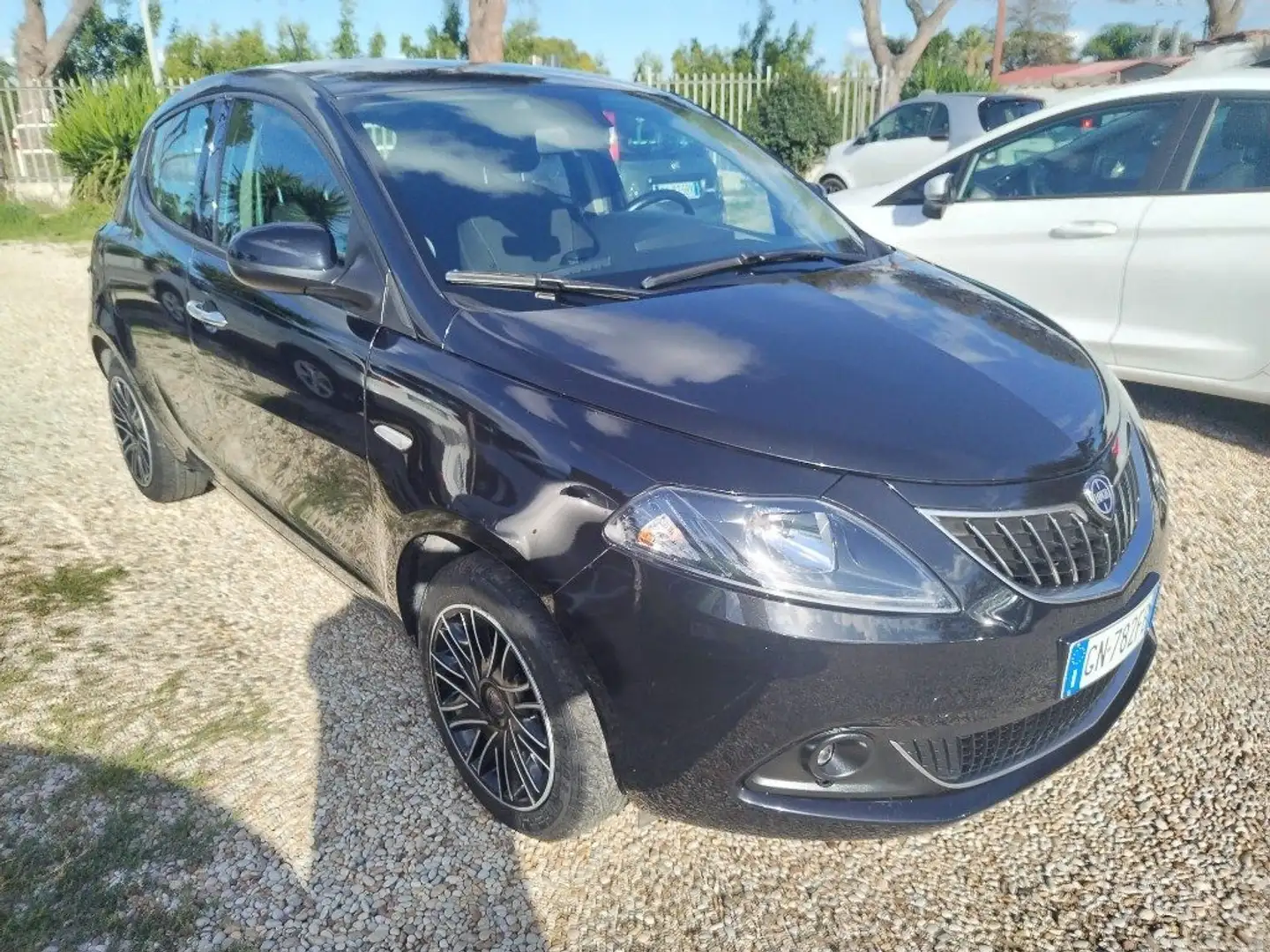 Lancia Ypsilon 1.0 FireFly 5 porte S&S Hybrid Gold Nero - 2