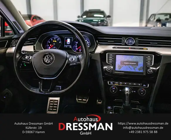 Volkswagen Passat Alltrack view 15
