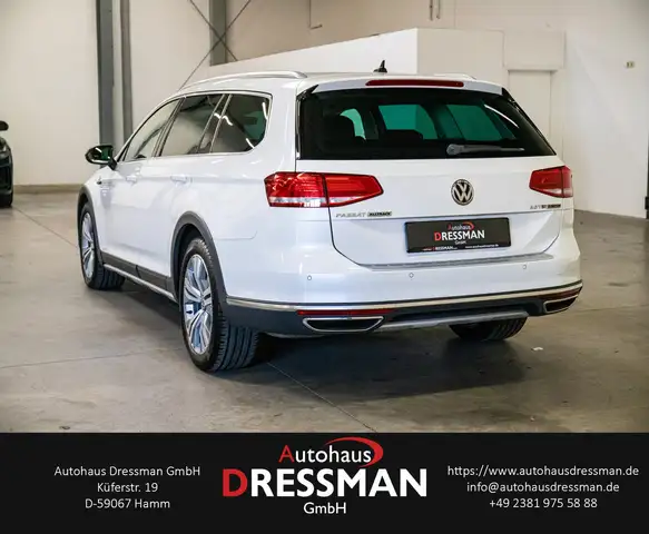 Volkswagen Passat Alltrack view 7