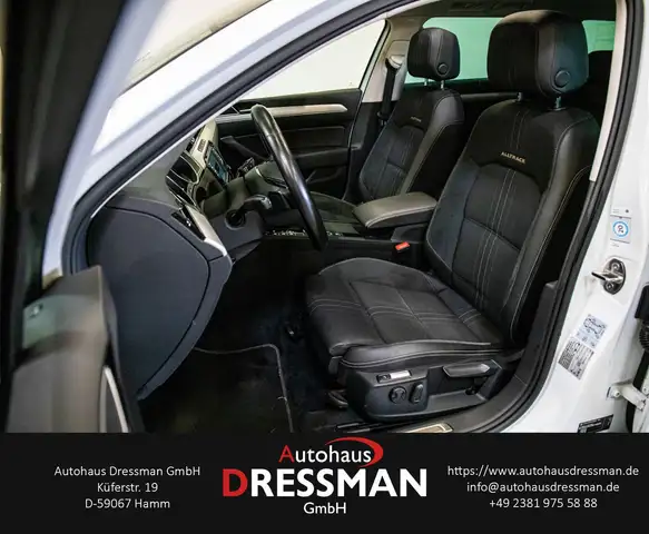 Volkswagen Passat Alltrack view 12