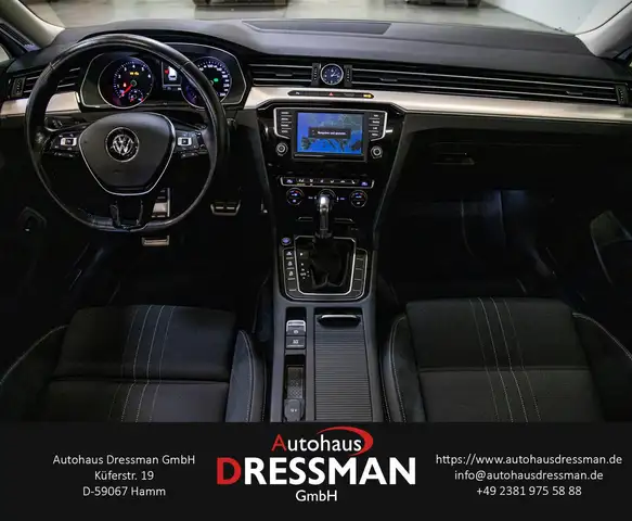 Volkswagen Passat Alltrack view 14