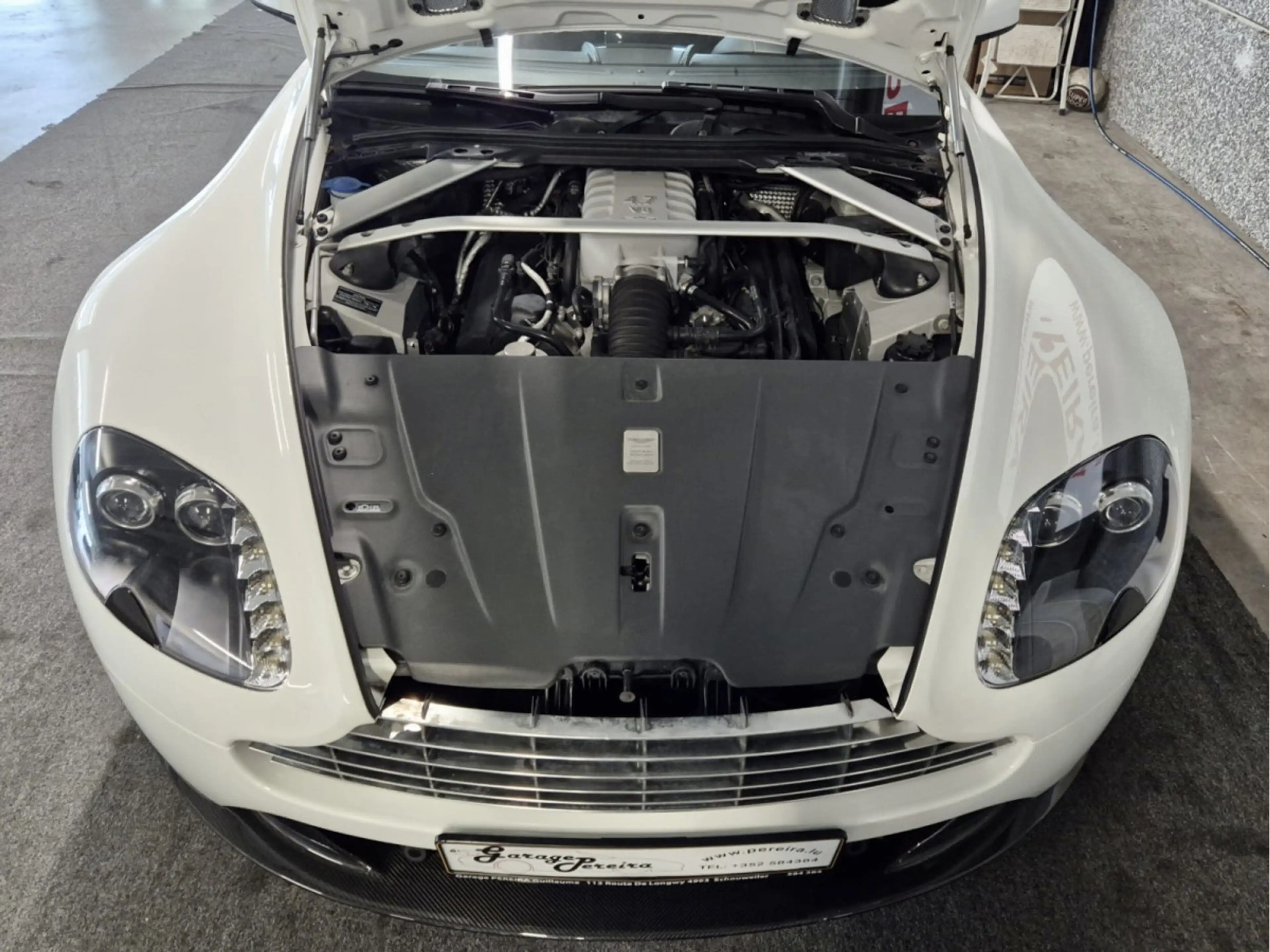 Aston Martin V8 Vantage EUROPA CARBON CUIR NAVI — photo 10
