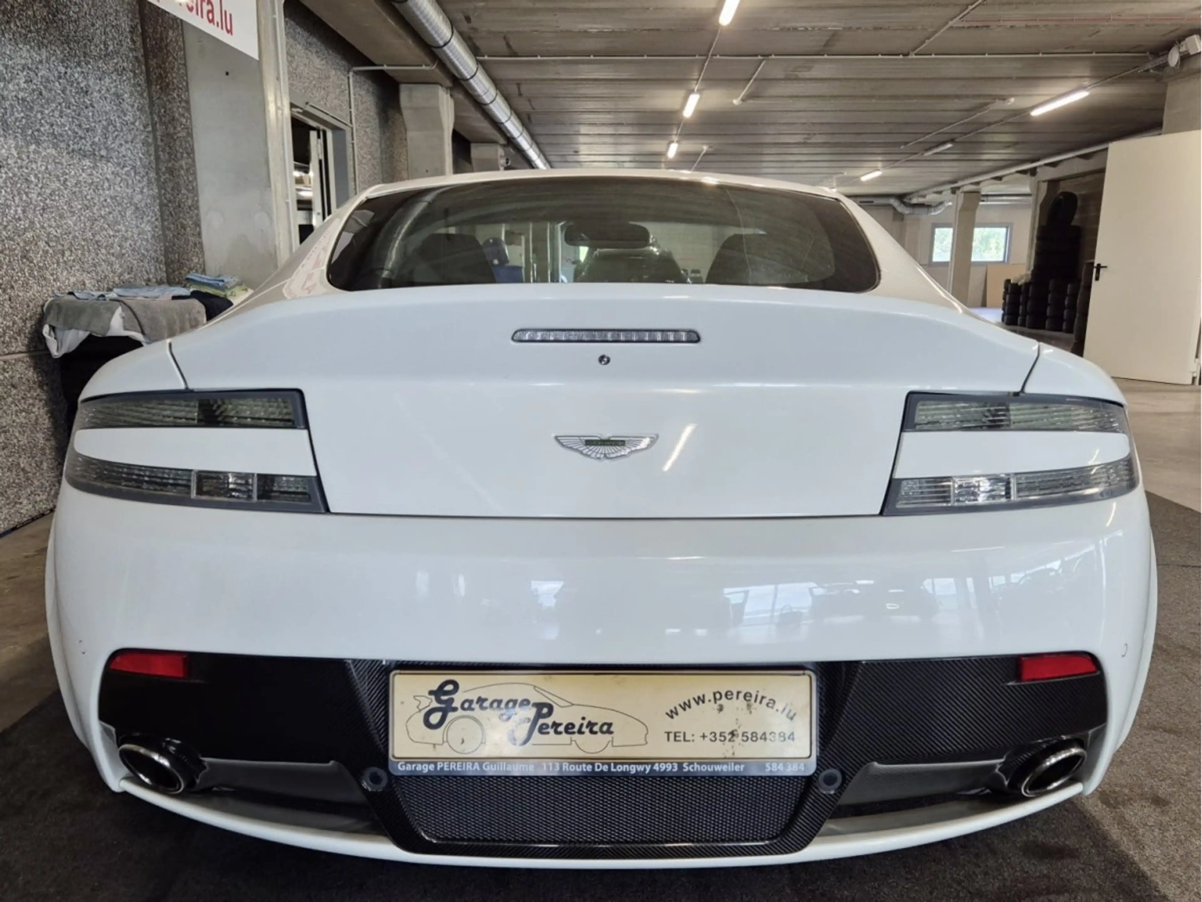 Aston Martin V8 Vantage EUROPA CARBON CUIR NAVI — photo 3