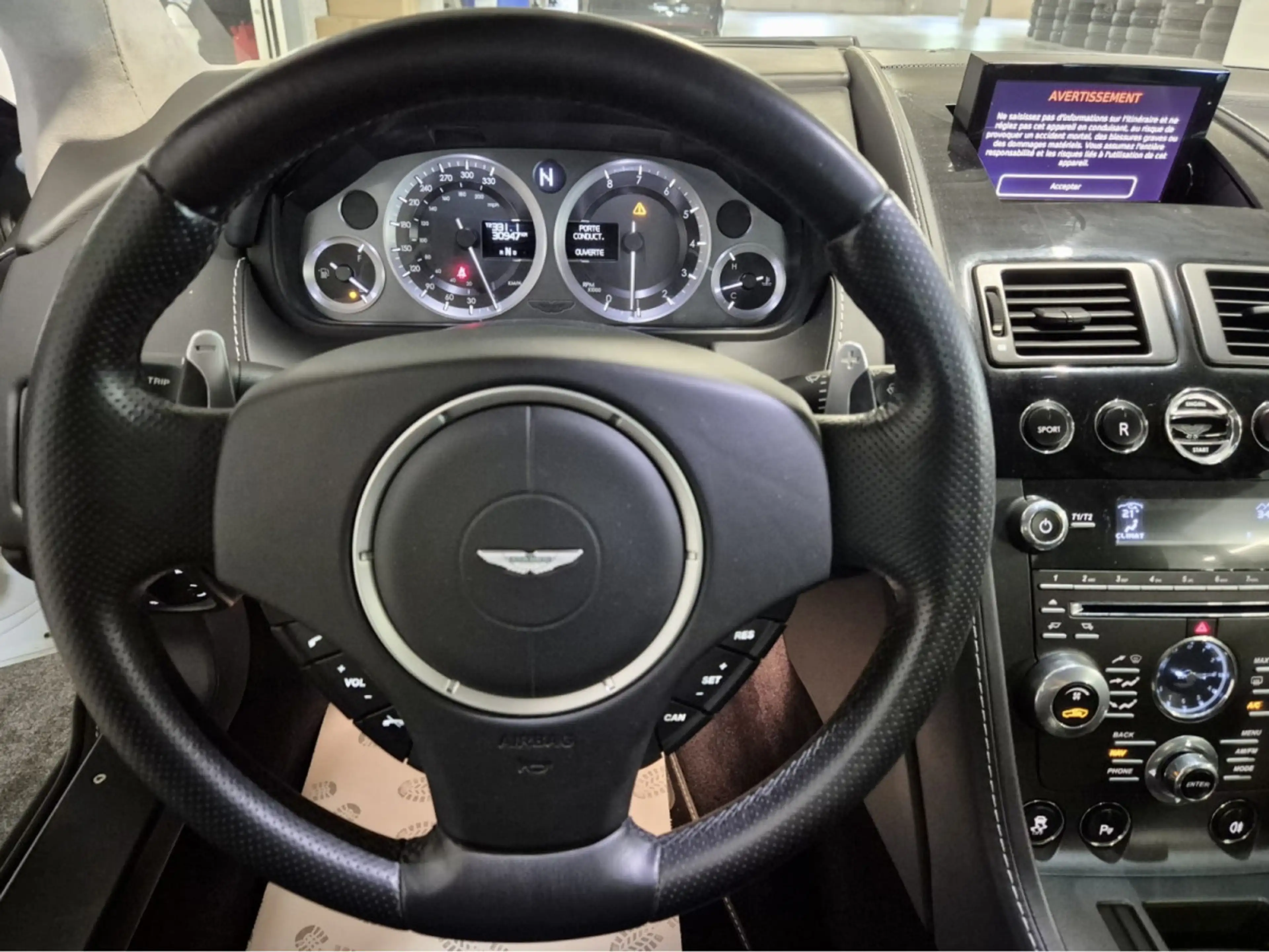 Aston Martin V8 Vantage EUROPA CARBON CUIR NAVI — photo 6