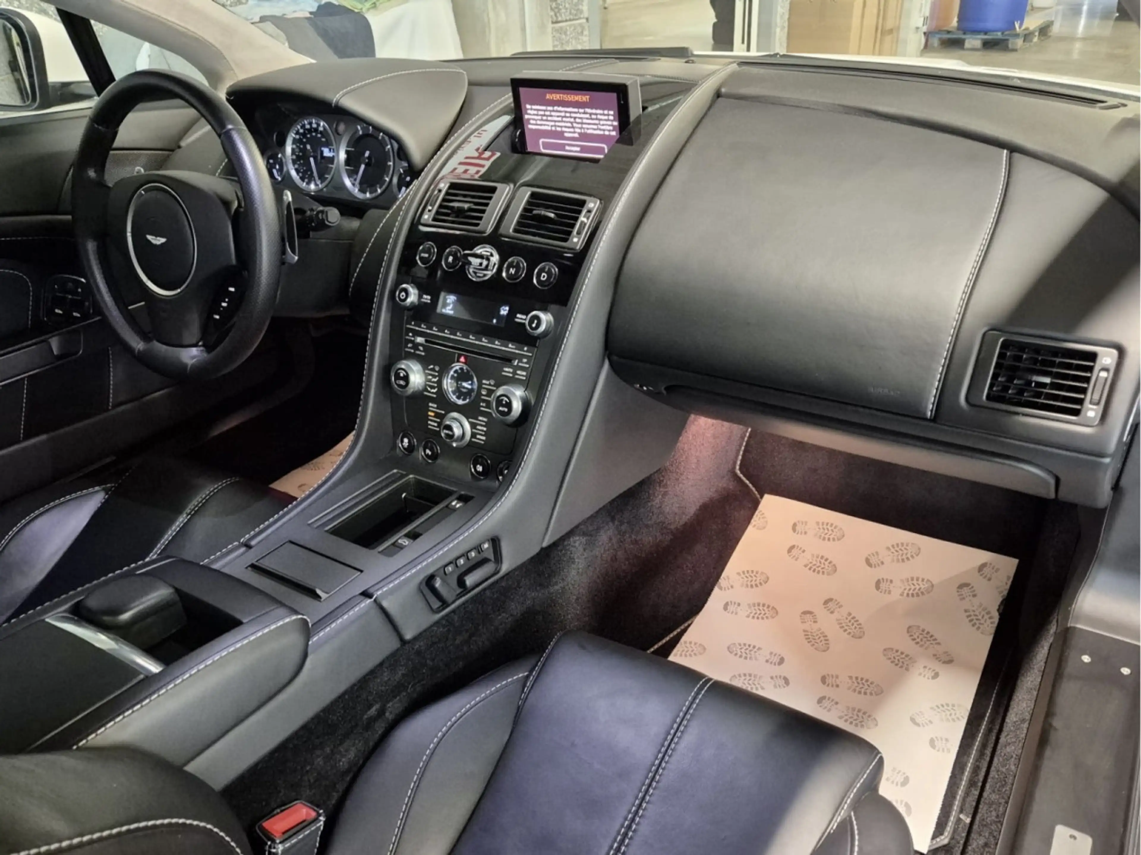Aston Martin V8 Vantage EUROPA CARBON CUIR NAVI — photo 5