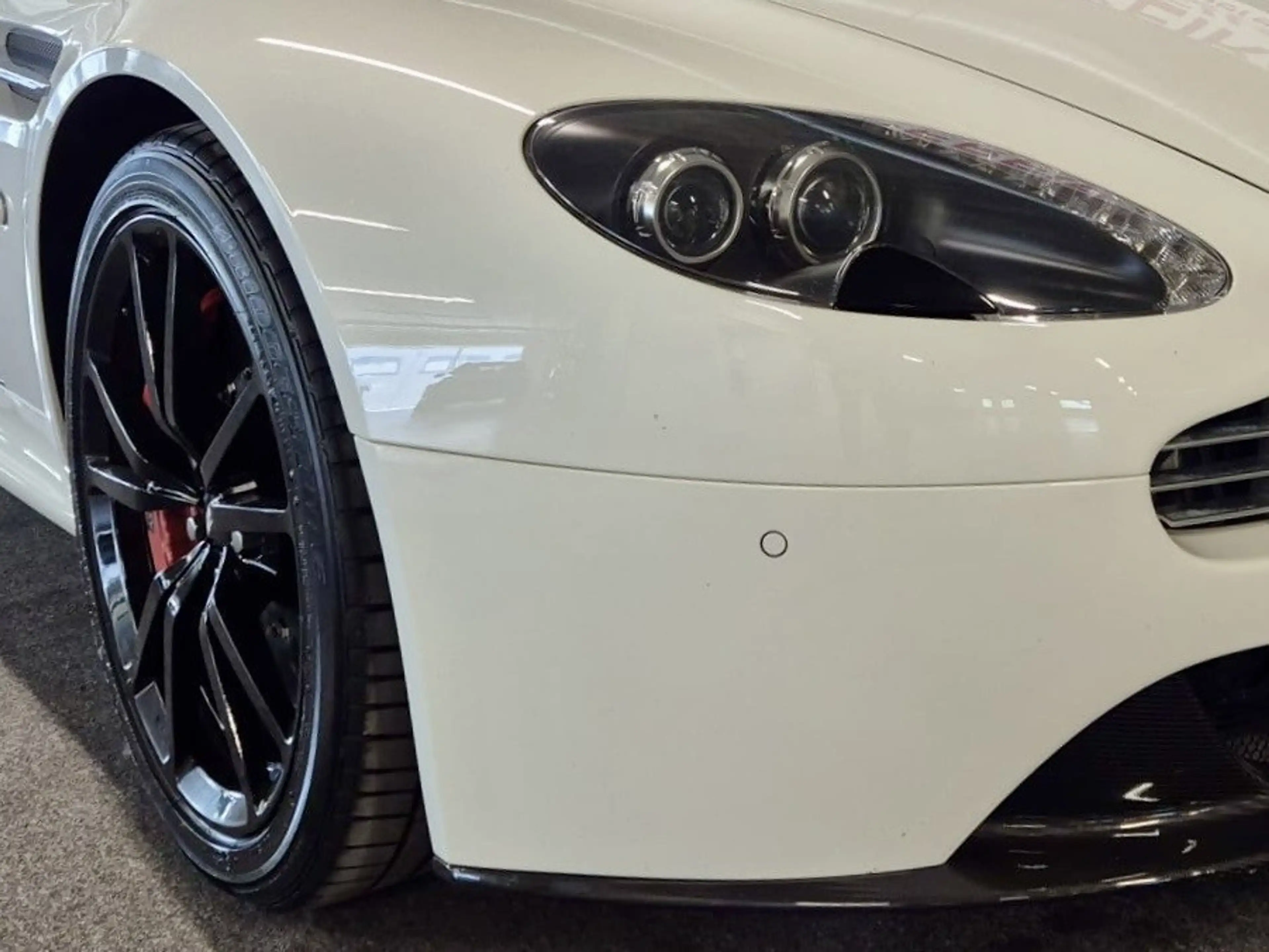 Aston Martin V8 Vantage EUROPA CARBON CUIR NAVI — photo 9