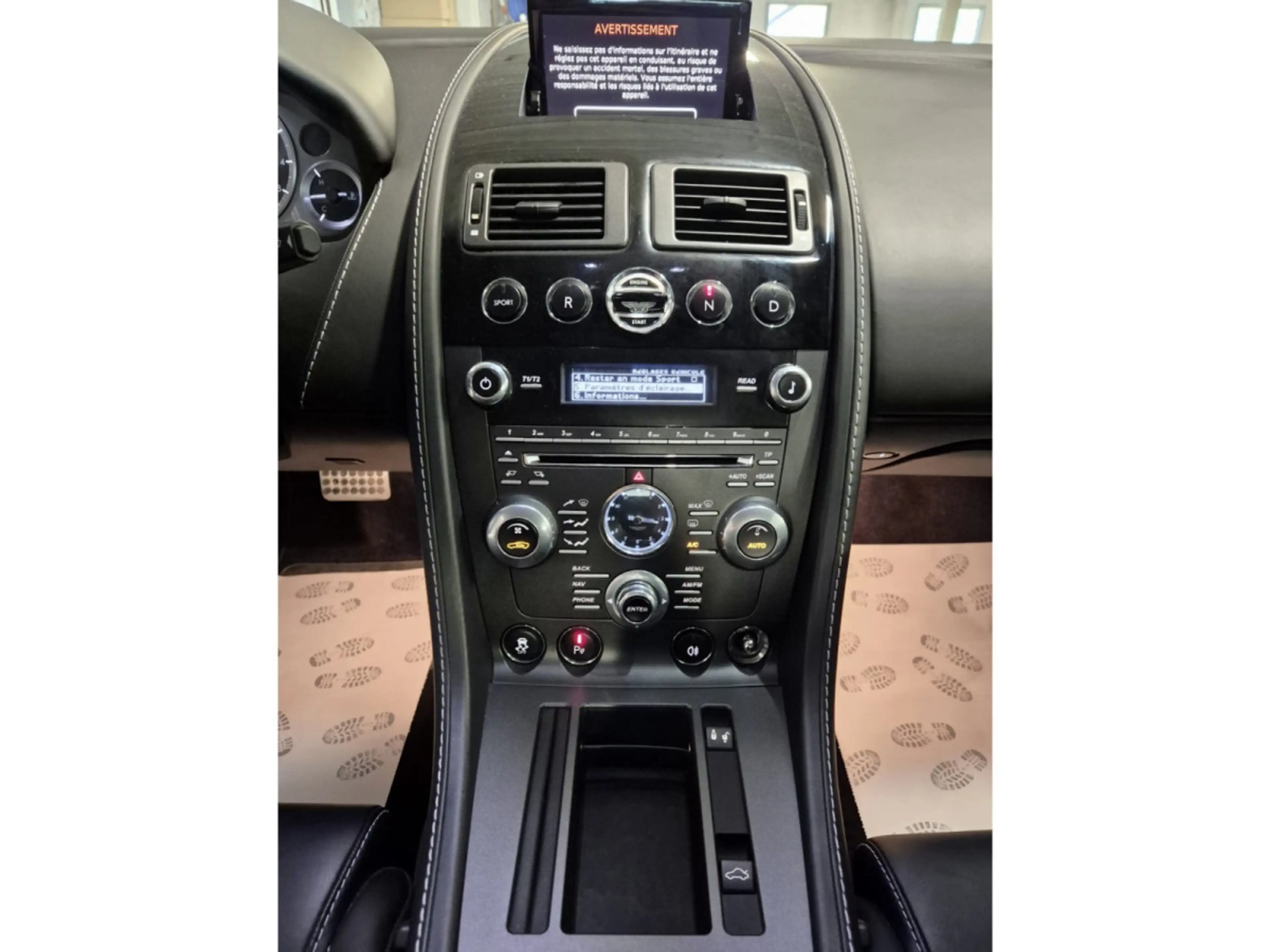 Aston Martin V8 Vantage EUROPA CARBON CUIR NAVI — photo 7