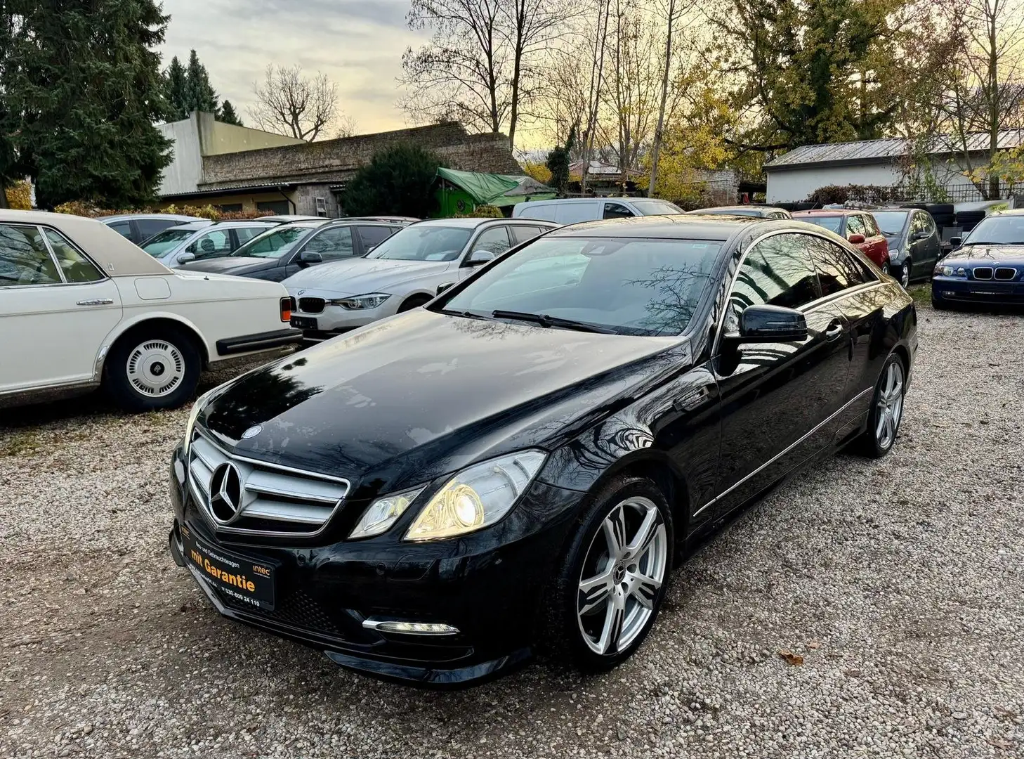 Mercedes-Benz E 200 BlueEFFICIENCY Coupé Navi Leder Klima 17 Zoll Noir - 1