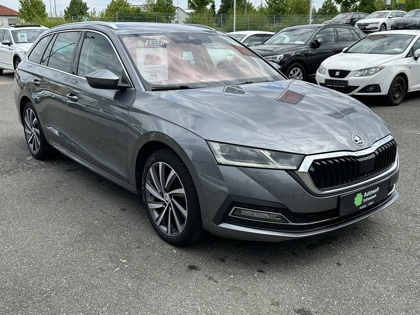 Skoda Octavia Combi Style 2.0 TDI AHK LED SHZ NAVI Grijs - 2