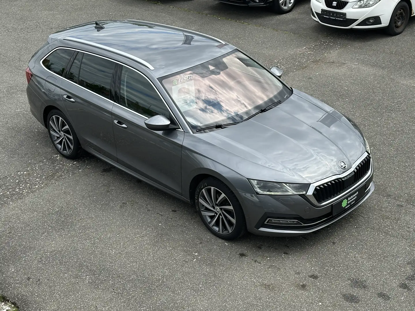 Skoda Octavia Combi Style 2.0 TDI AHK LED SHZ NAVI Grijs - 1