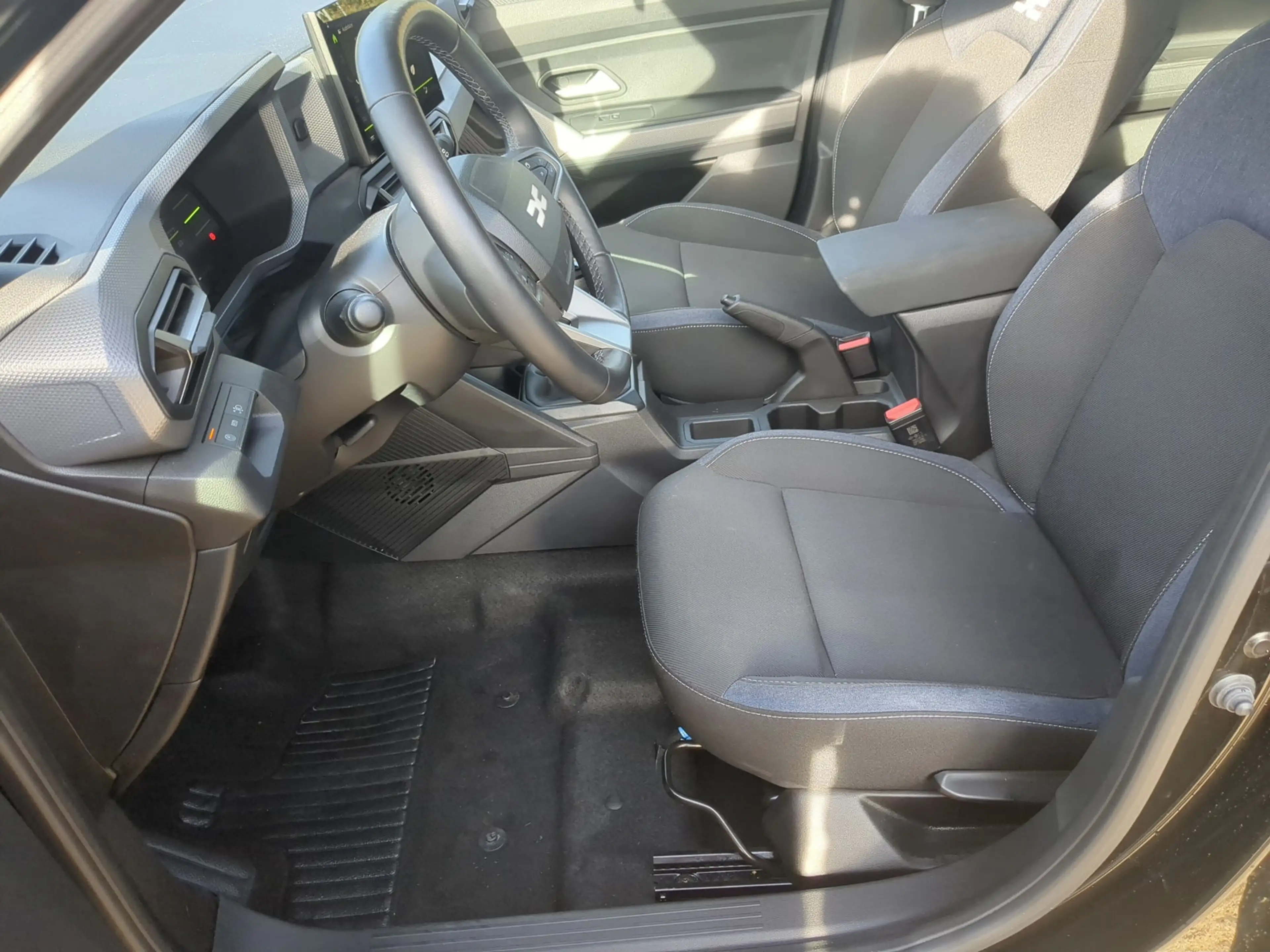Dacia Duster TCe 140 Expression Winterpaket+Navi+LED — photo 5