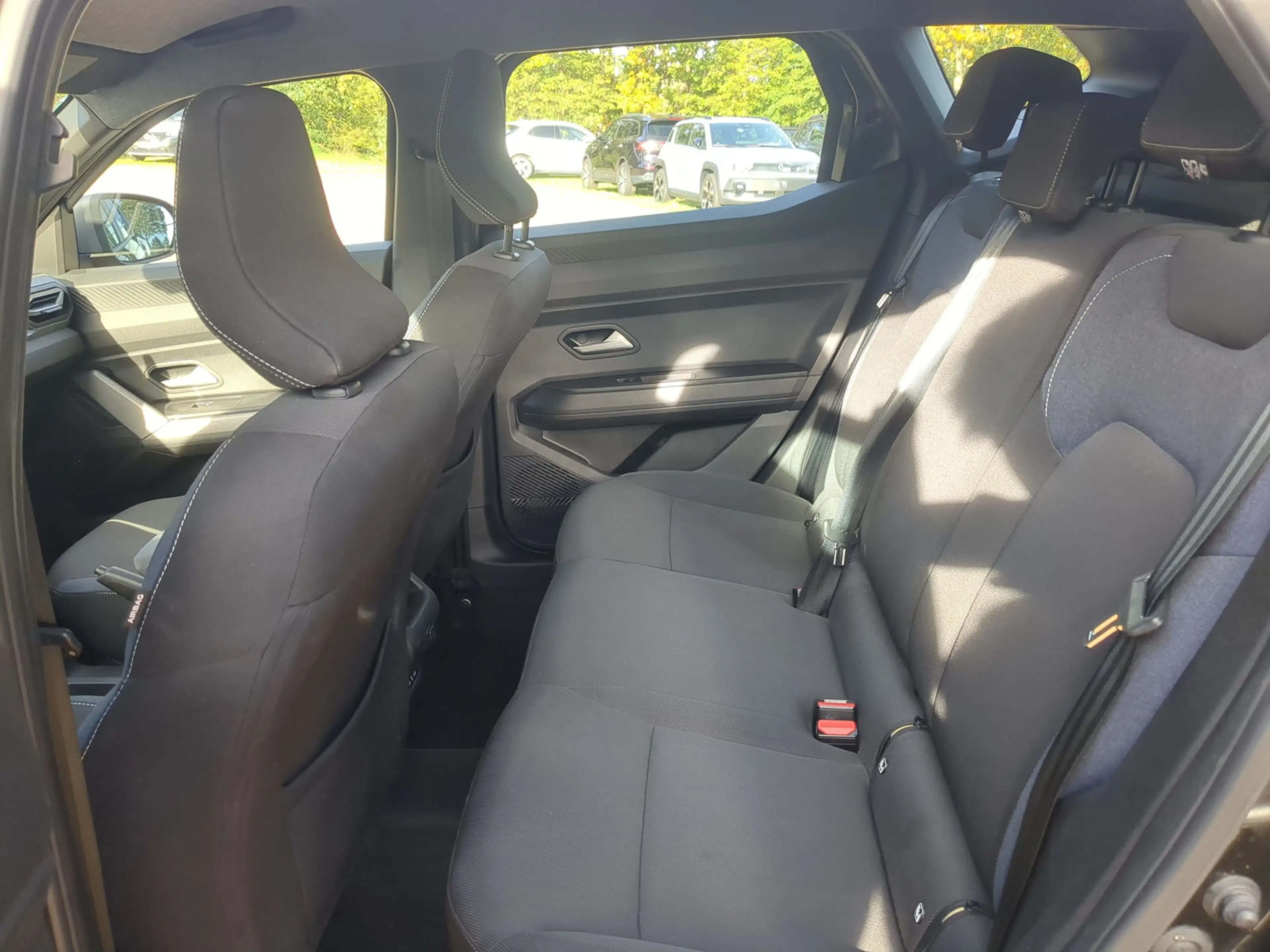 Dacia Duster TCe 140 Expression Winterpaket+Navi+LED — photo 10