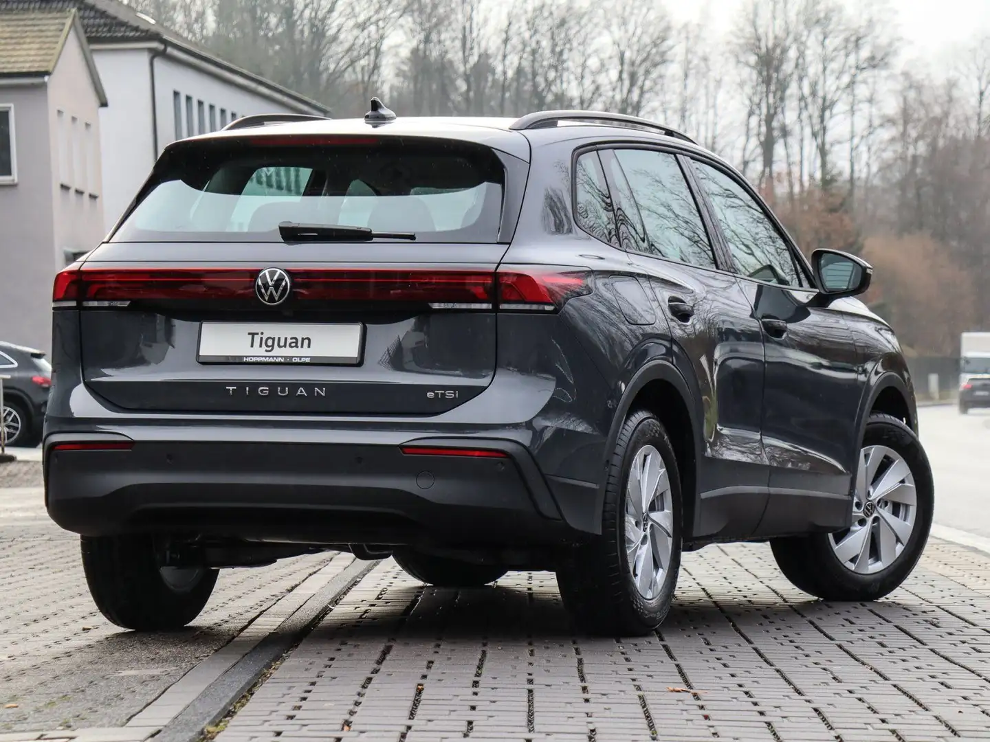 Volkswagen Tiguan 1.5 eTSI 7-Gang DSG AHK SHZ NAVI Gris - 2