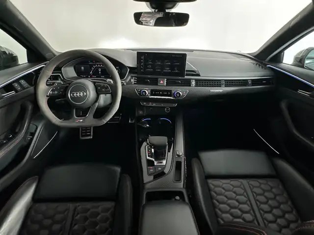 Audi RS4 view 4