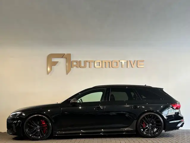 Audi RS4 view 10