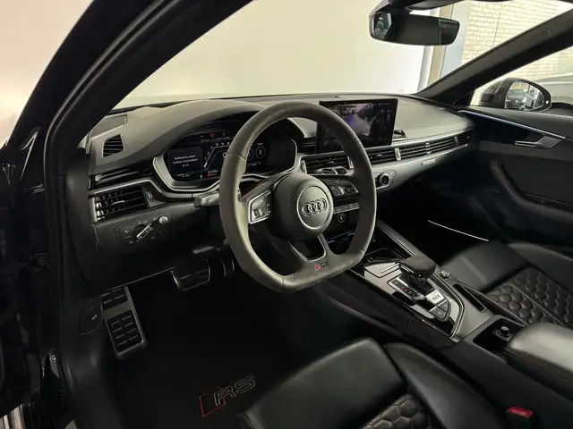 Audi RS4 view 5