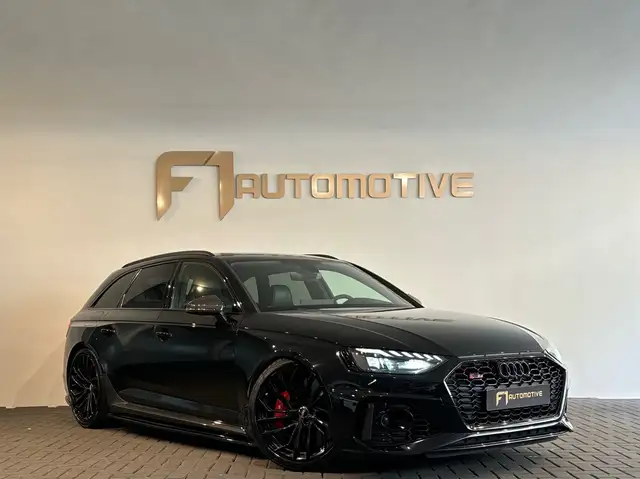 Audi RS4 view 7