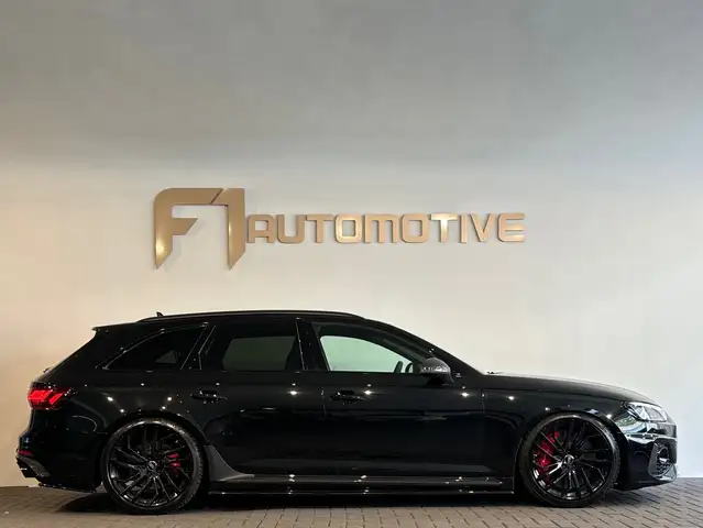 Audi RS4 view 12