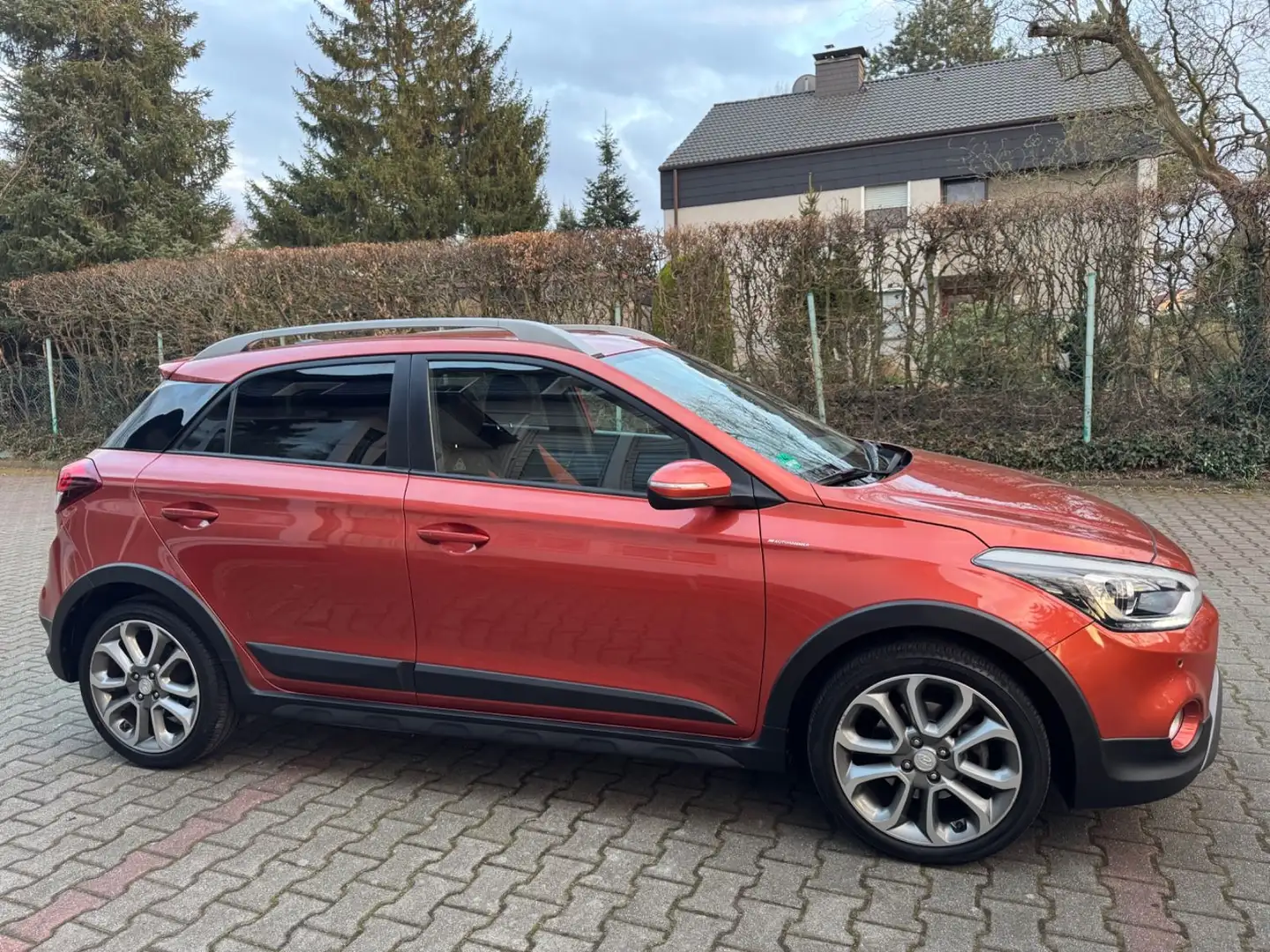 Hyundai i20 Active blue Style/Navi Kamera/ Orange - 2