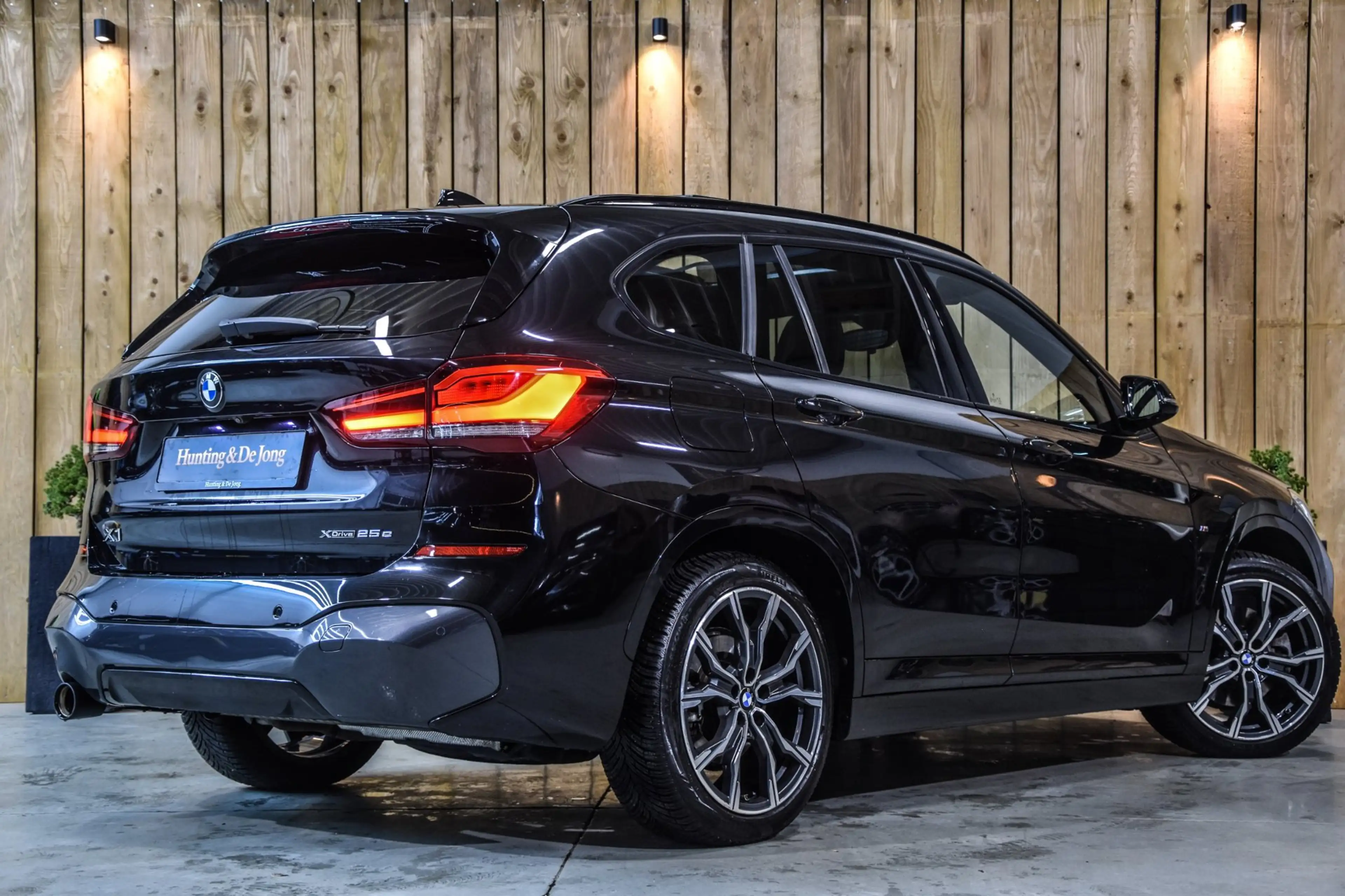 BMW X1 XDrive25e M-Sport *Pano*Camera*Head-Up*Trekhaak* — photo 2