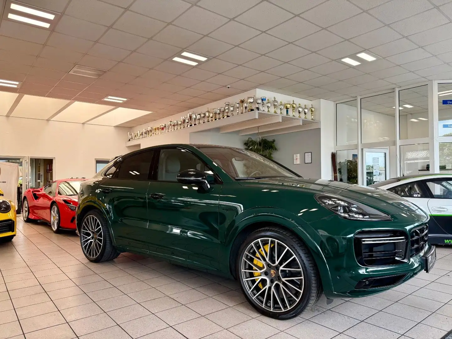 Porsche Cayenne Coupe Turbo S E-Hybrid APPROVED Grün - 1