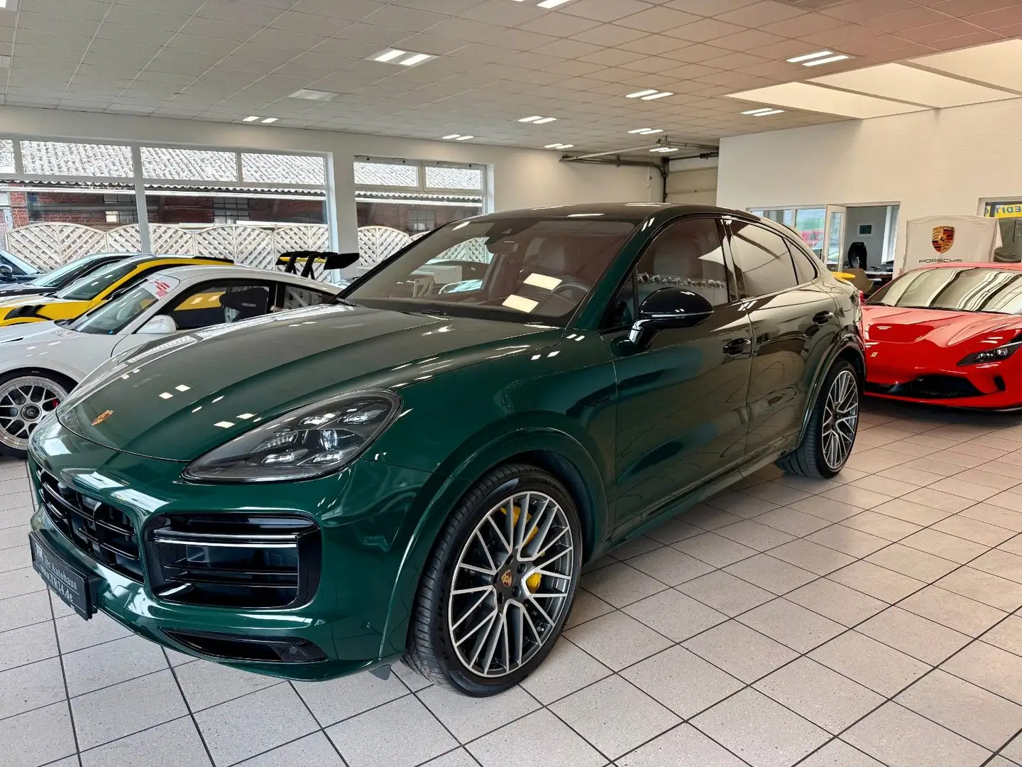 Porsche Cayenne Coupe Turbo S E-Hybrid APPROVED Grün - 2