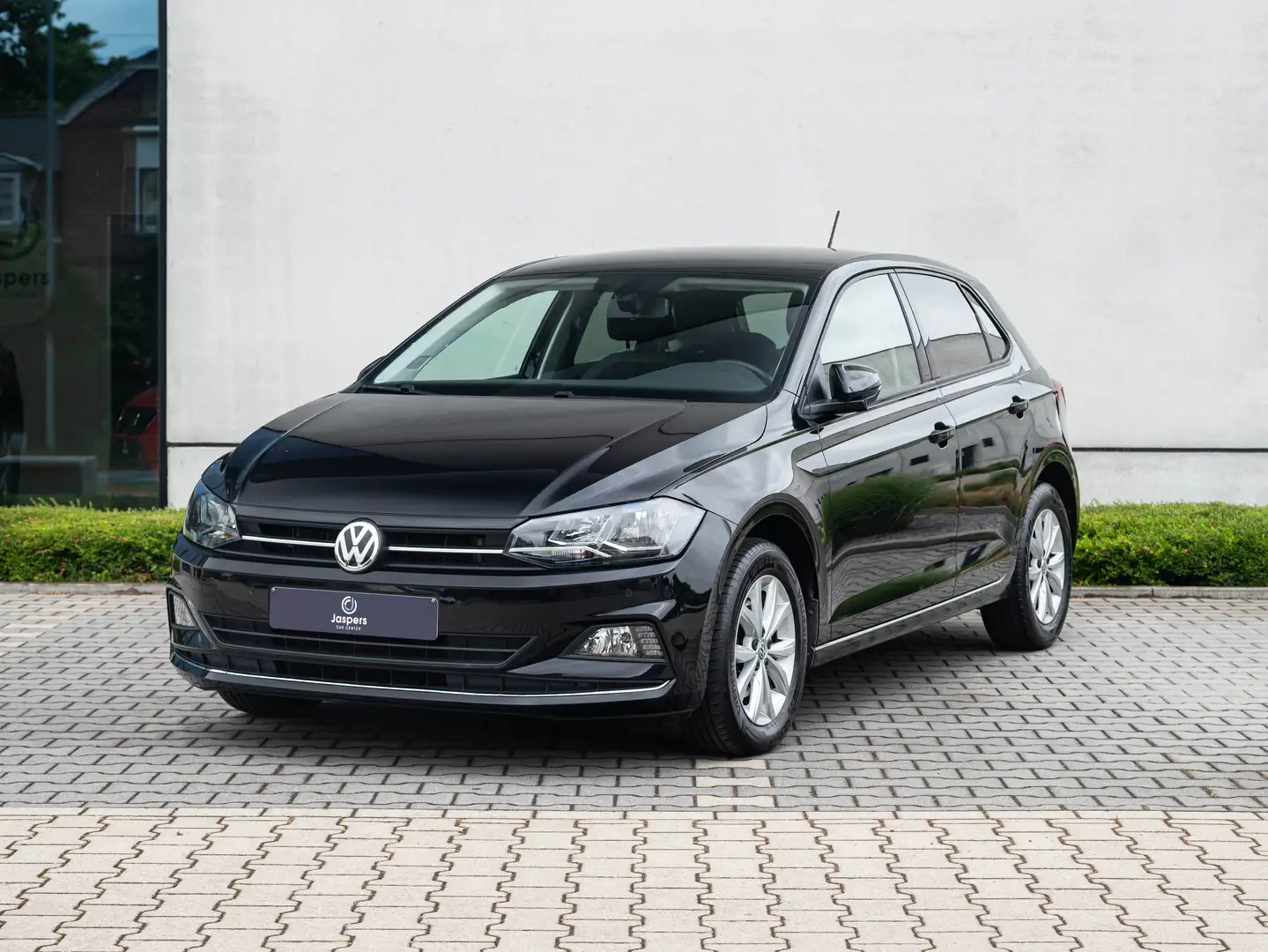 Volkswagen Polo 1.0 TSI Highline met 116 PK Zwart - 1