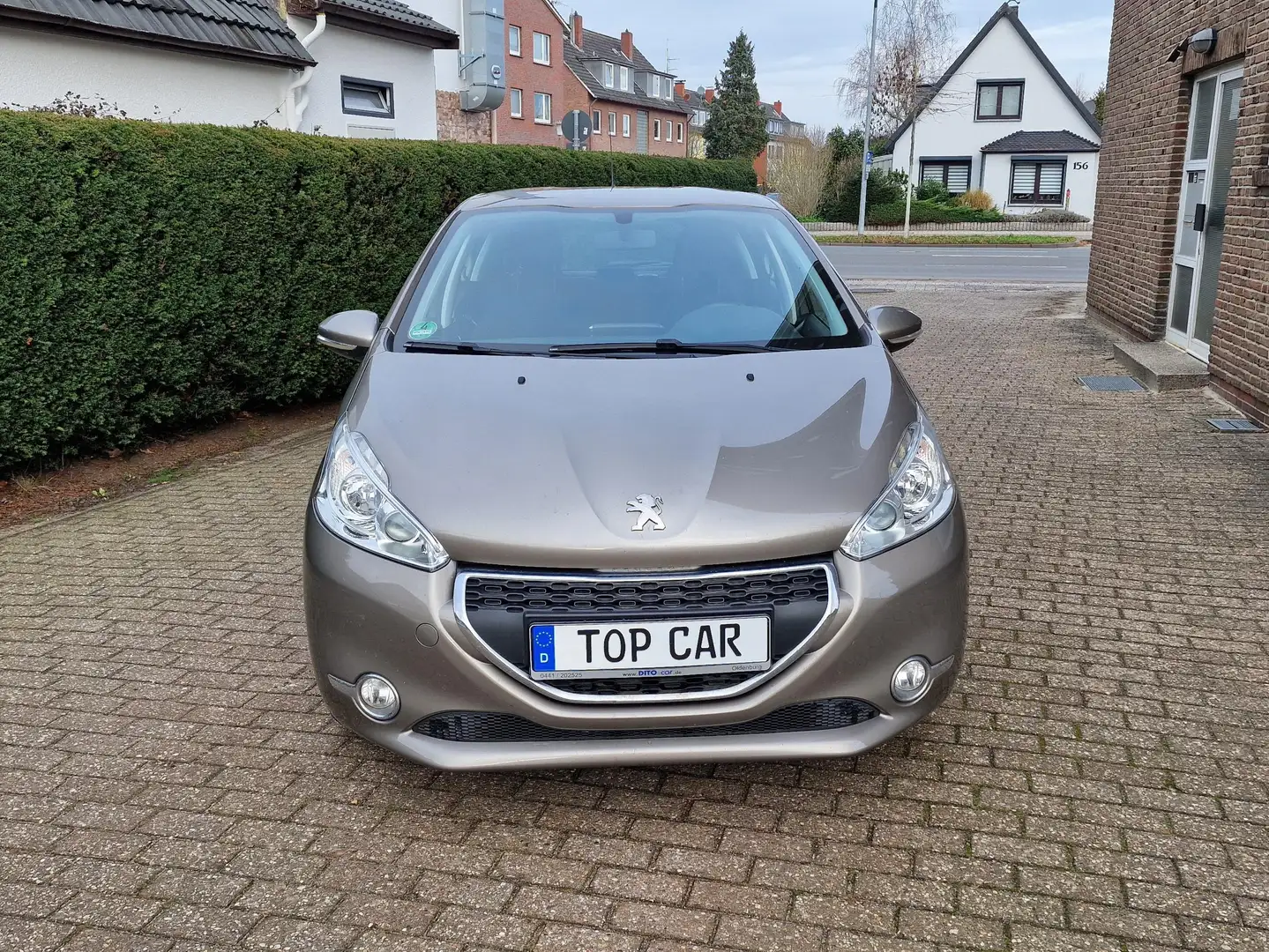 Peugeot 208 Active 1Hand Tüv Neu Brun - 1